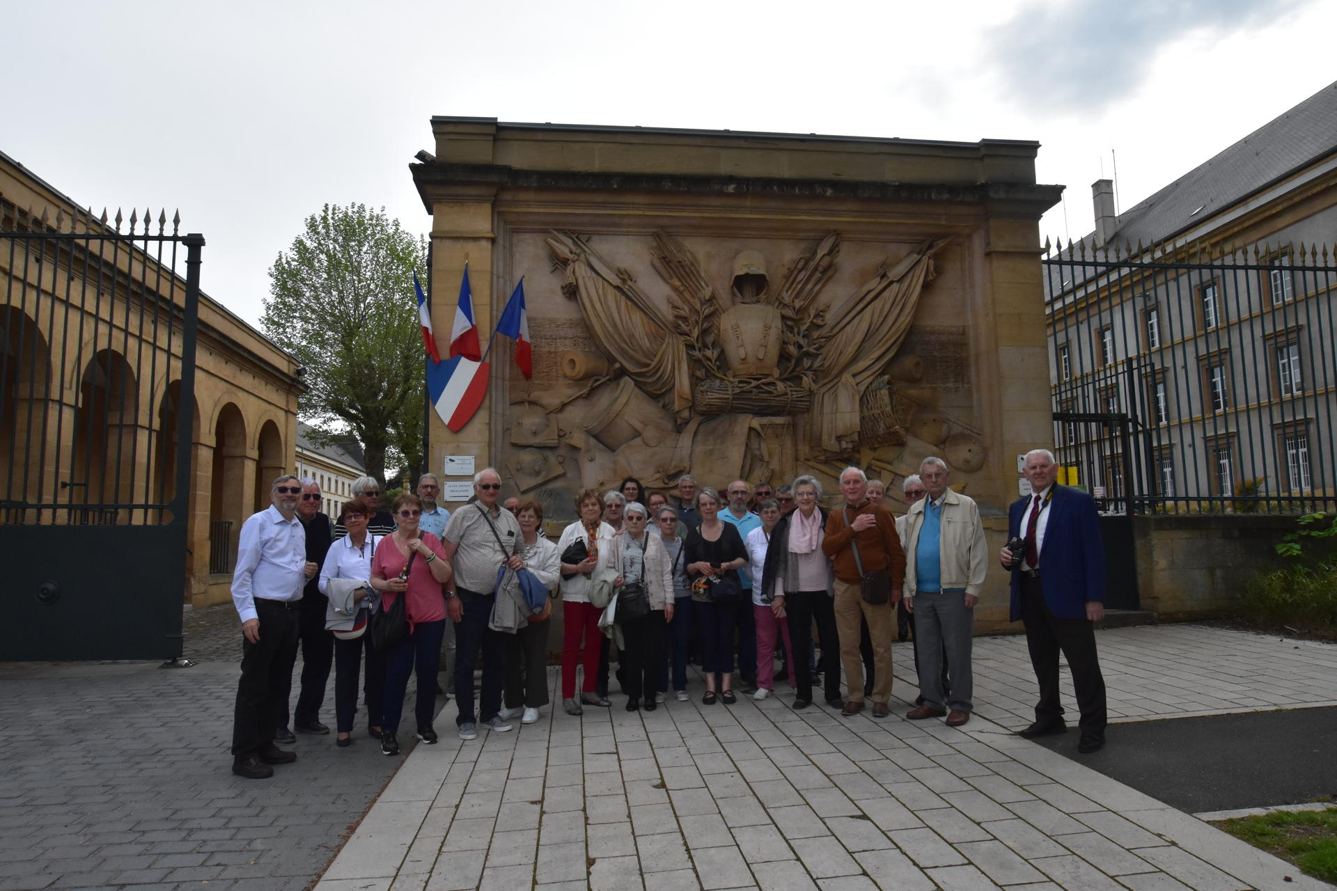 Devant caserne ney d72 8149