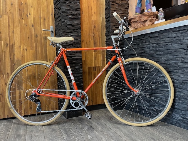 velo vintage peugeot monte fitness acier orange 28P 3V taille de 1M65 a 1M75 prix 350 euro