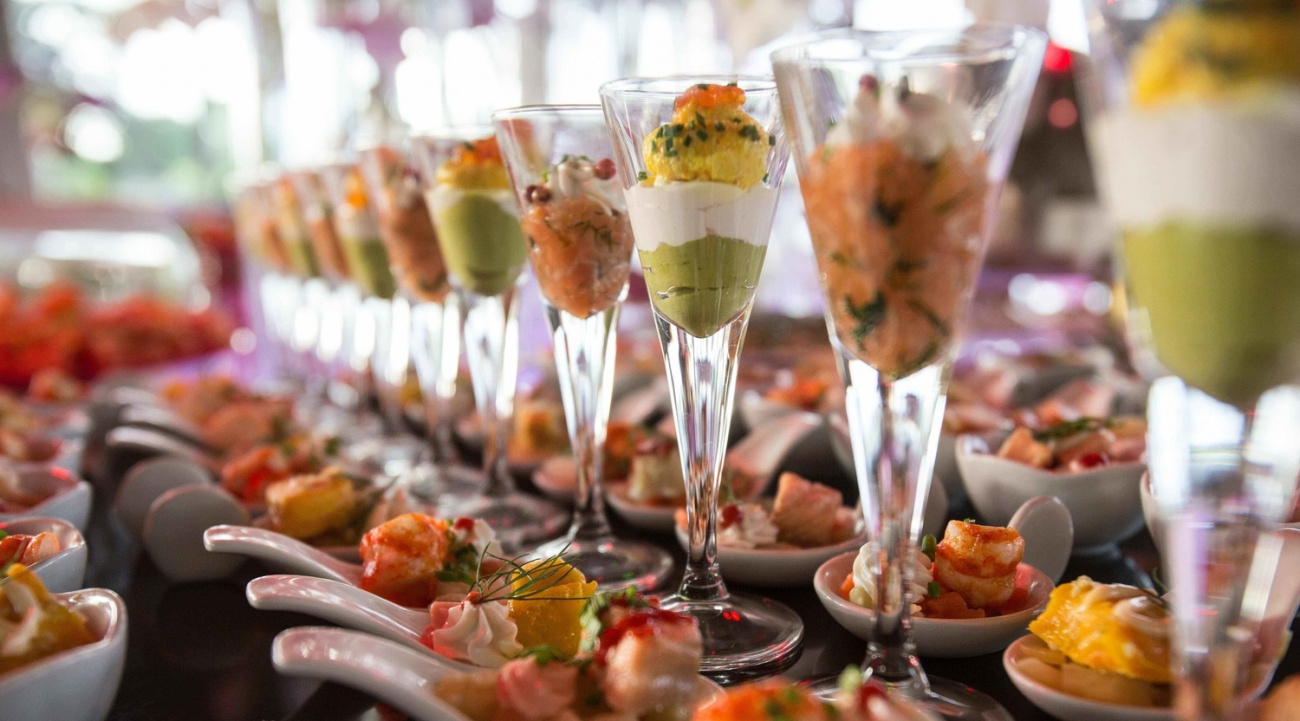Un Mariage Éco-Responsable avec Traiteur Élégance : Nos Menus 100% Bio