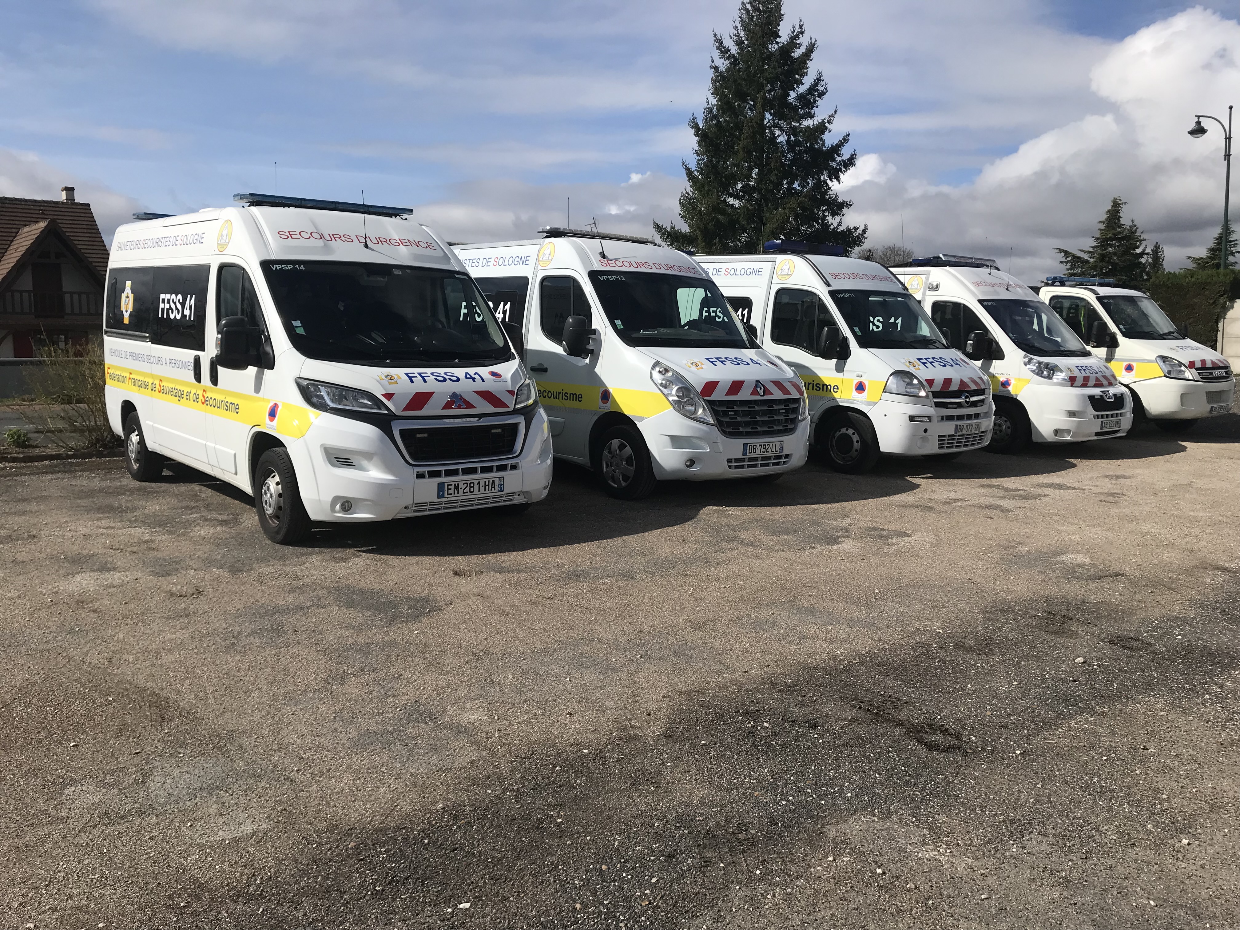 Parc vehicules manoeuvre secouriste
