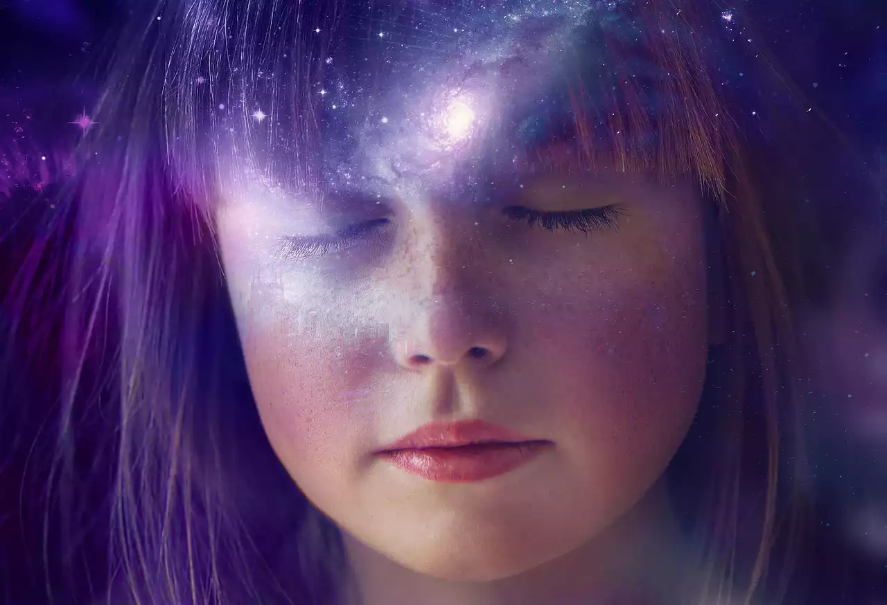 fille-univers-galaxie-pixabay