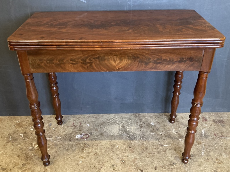 Table-a-jeux-restauration-acajou