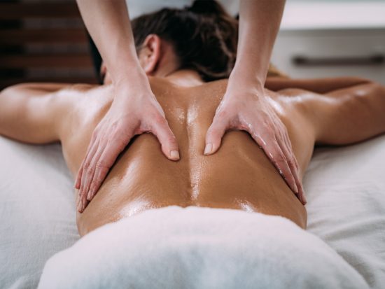 BEAUTY-CONCEPT-YUTZ-femme-massage-dos-1200x900-1-px0gsidavuxgcv44aev7o642670z4cg34tfrv7ouxu