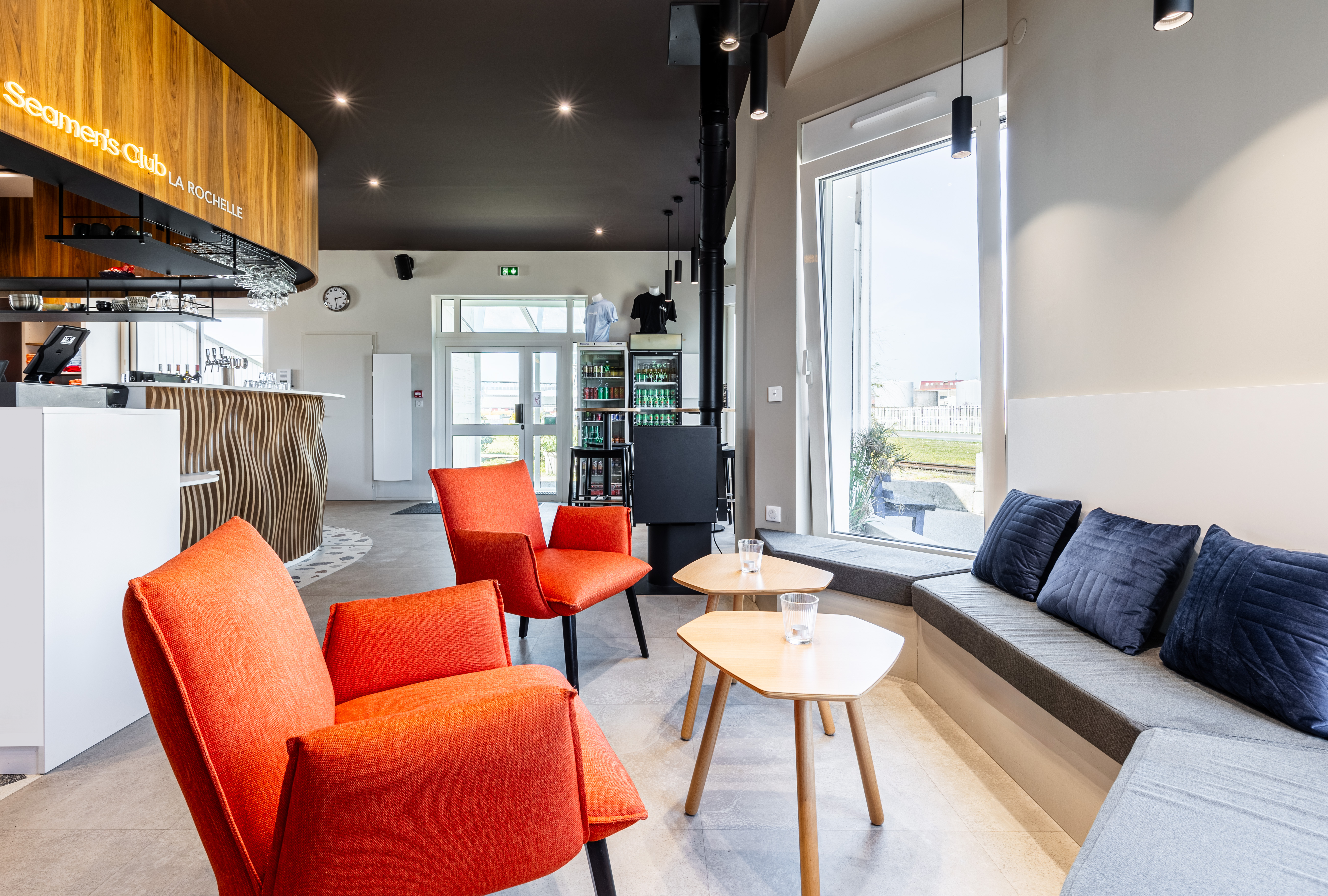 salle d'attente et cafétéria Saintes
