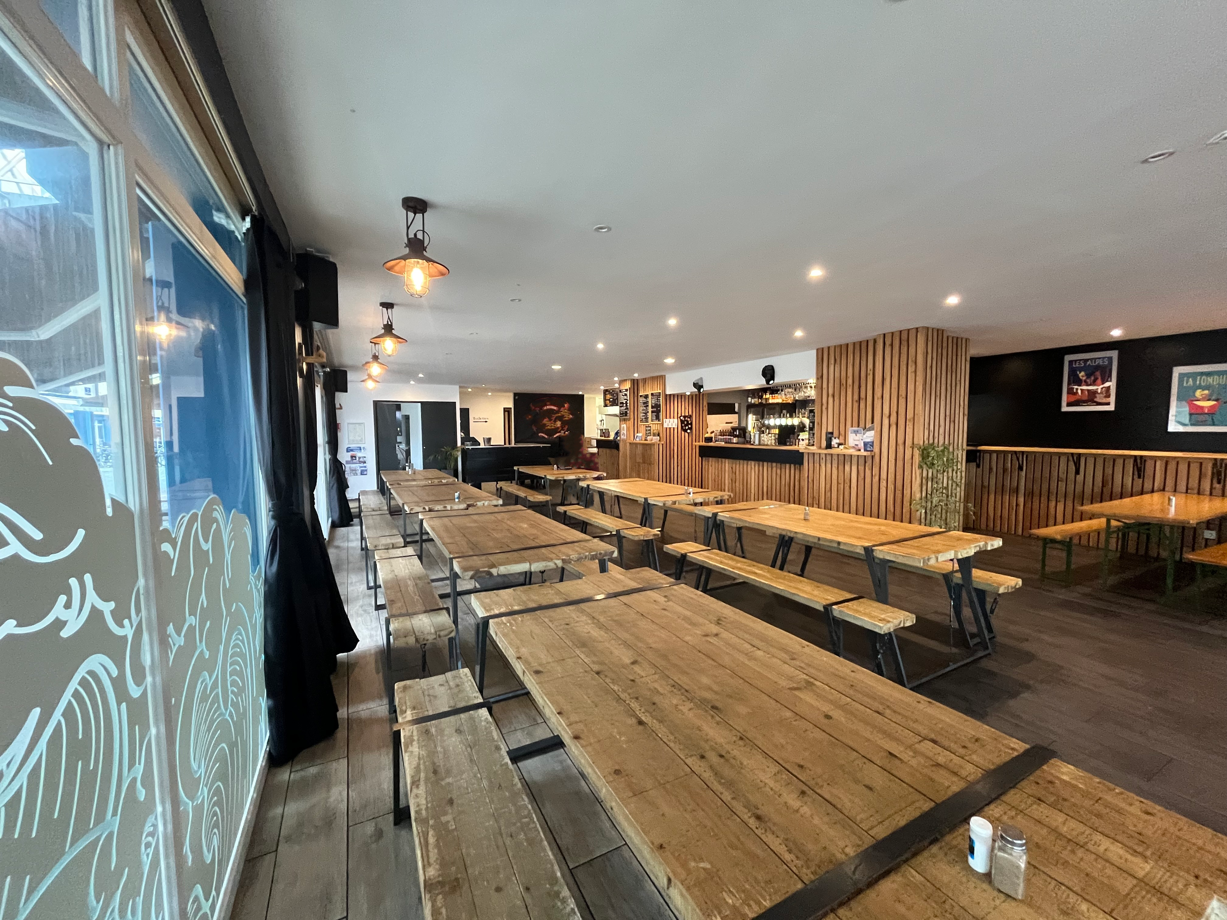 bar ambiance avec suivi de chantier par l'architecte rochelaise Clémentine Roy