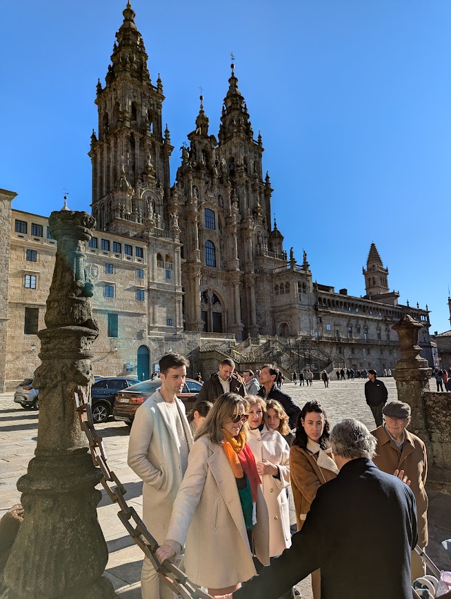 Catedral de Santiago de Compostela peregrinos visita guiada turística casco antiguo grupo de turistas