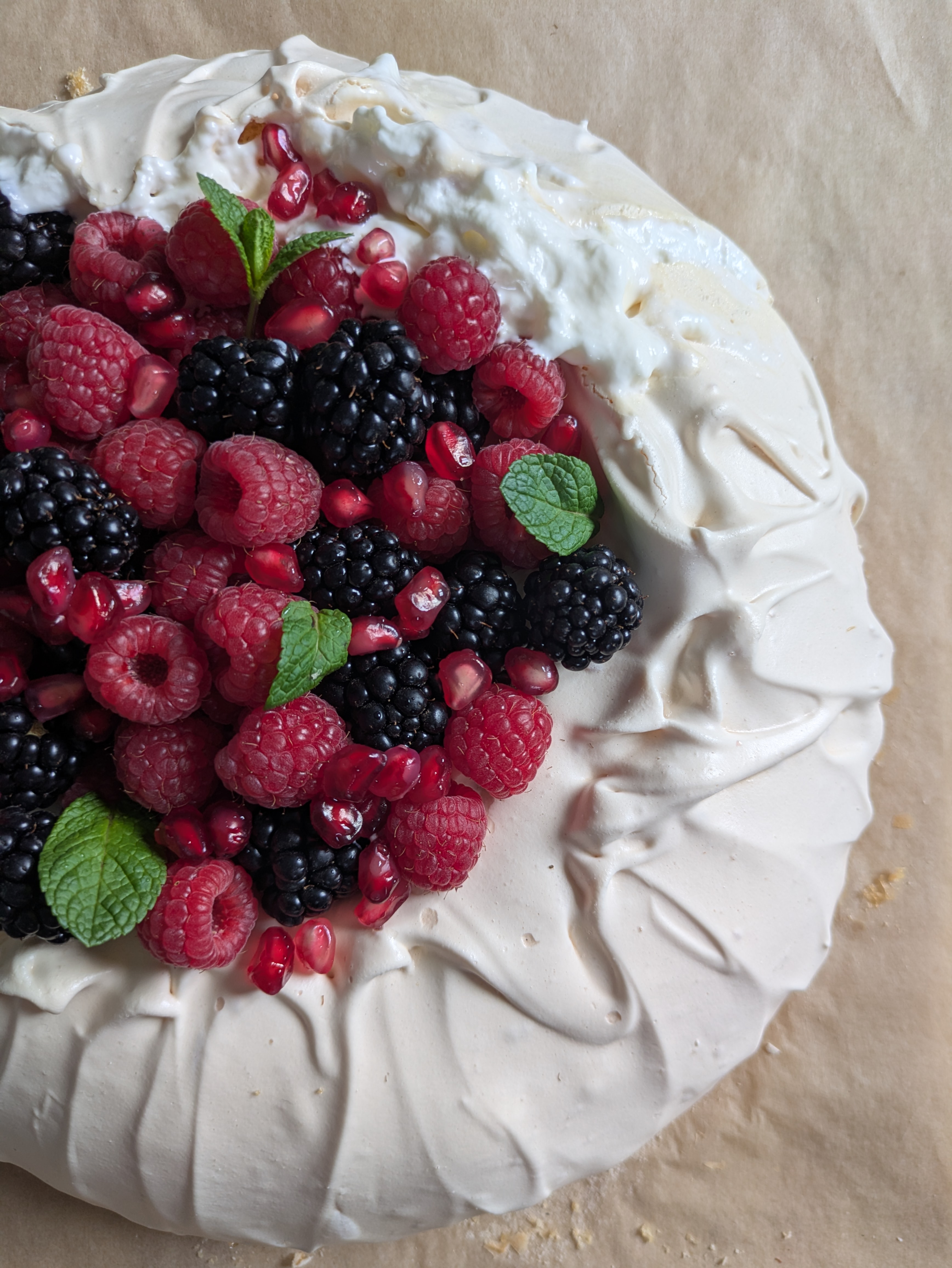 Pavlova aux fruits rouges
