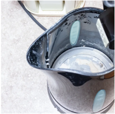 Une-eau-corrosive
