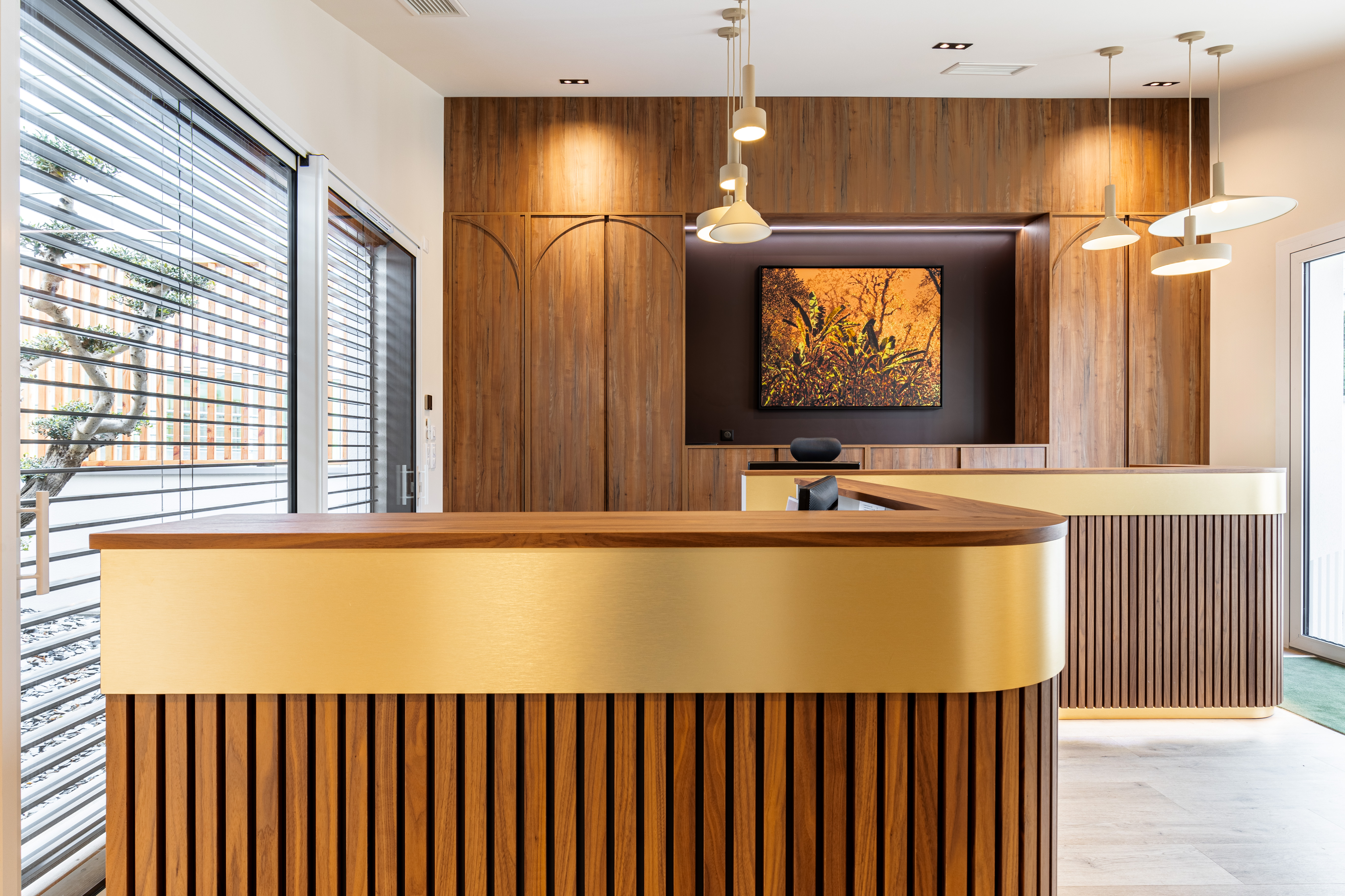 bureau en laiton et bois de noyer
