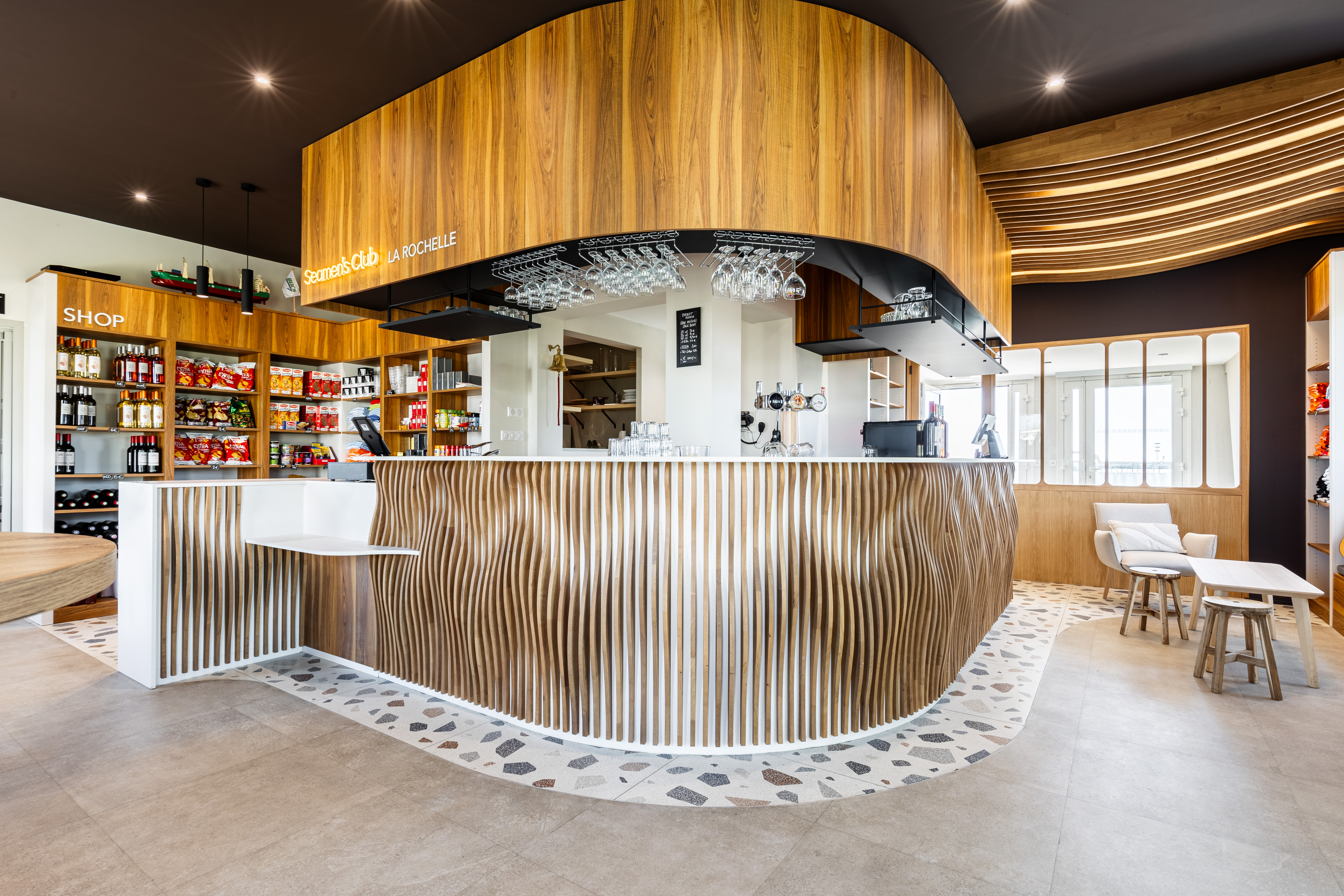 rénovation complète d'un bar à Saintes