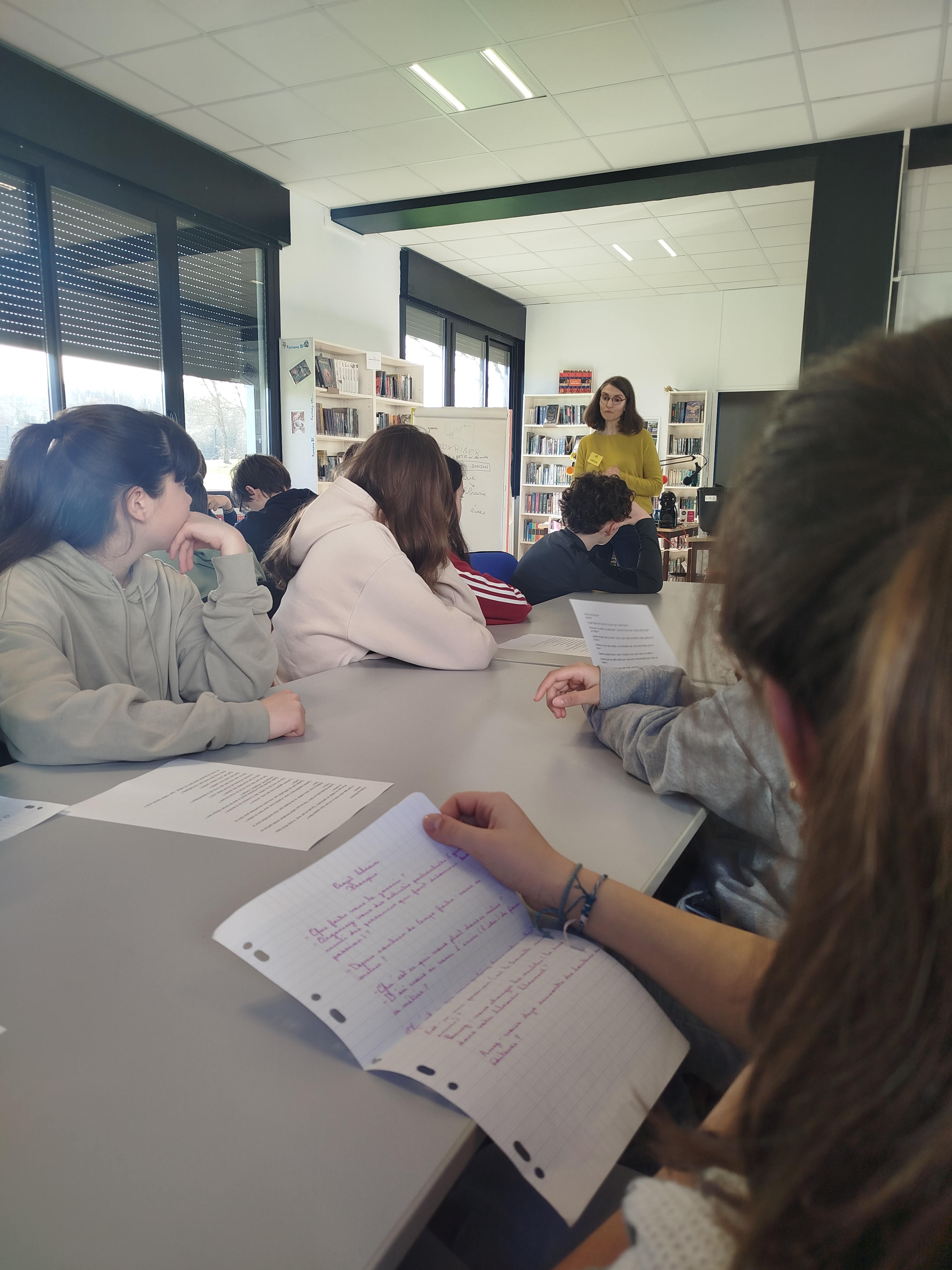 Immersion dans l'univers du livre : rencontre "Jeunes en librairie" au collège George Sand