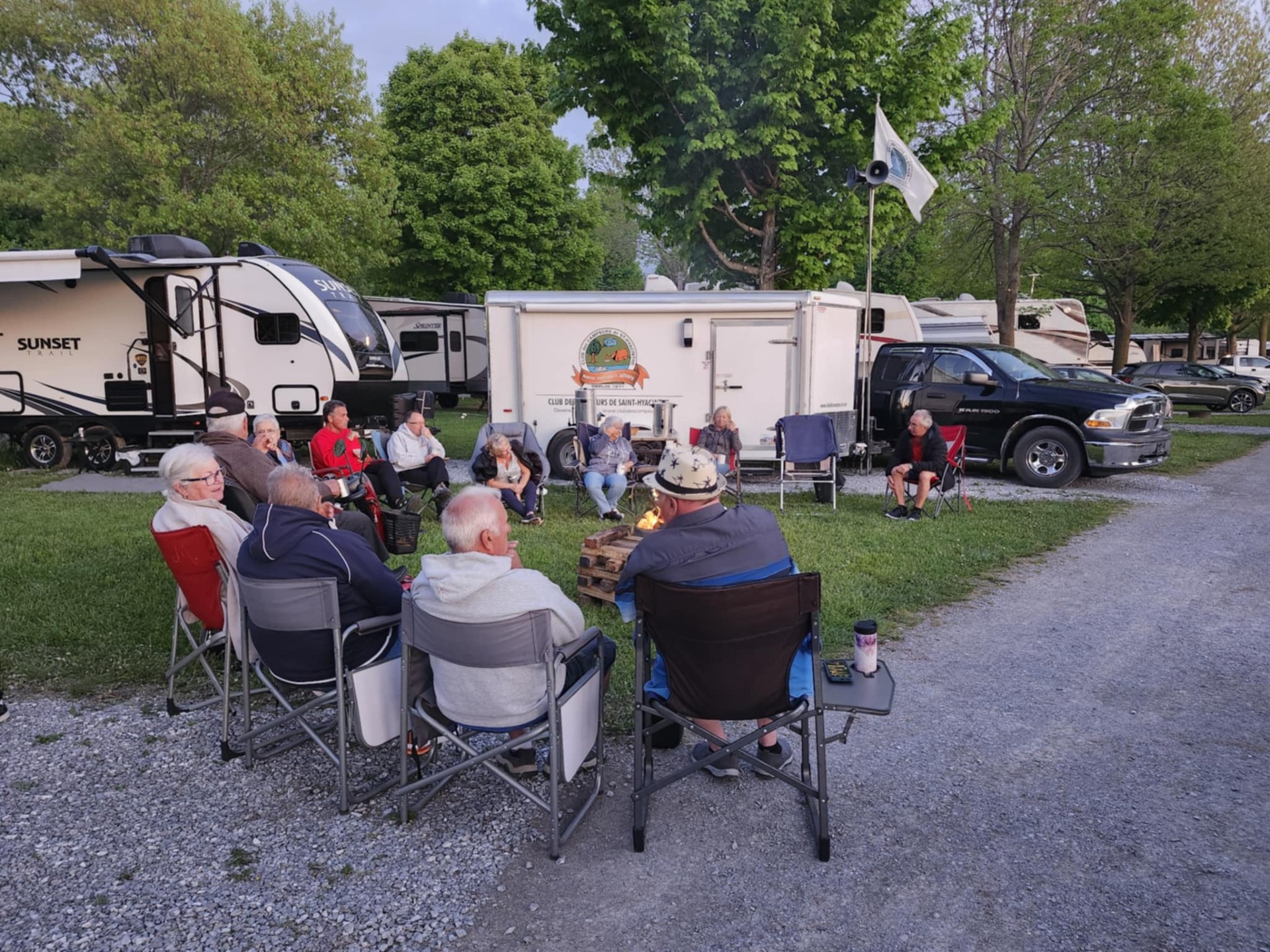Photo-gang-camping