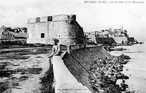 Bastion-Le-Bastion-et-les-Remparts