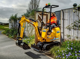 Découvrez la JCB 8008E