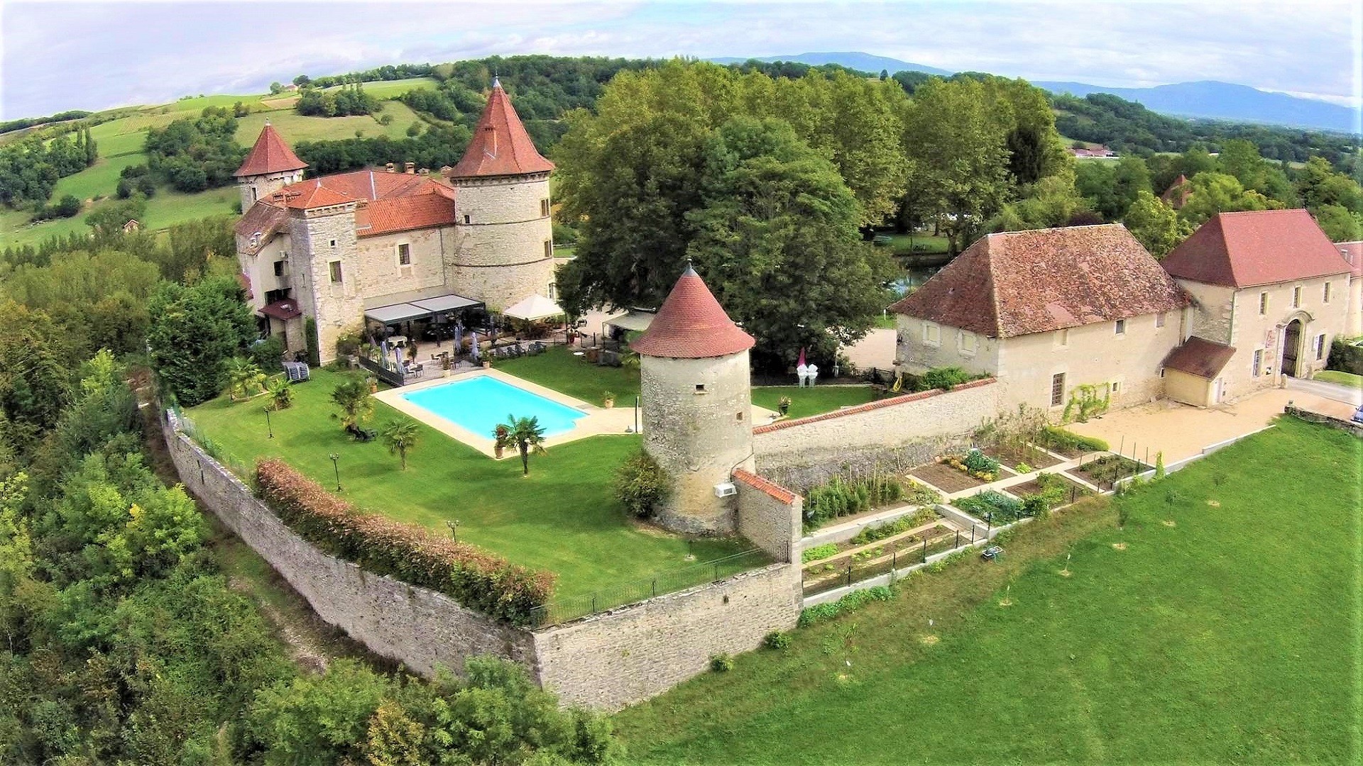 Chateau-de-chapeau-cornu-vignieu-lyon-isere-rhone-alpes-seminaires-de-caractere-4