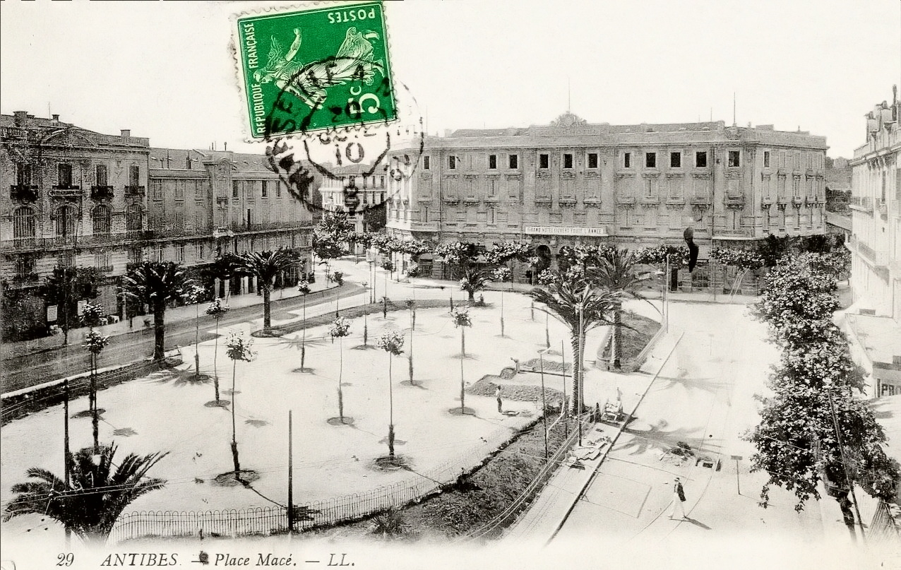 03-Grand-Hotel-et-immeuble-du-Cercle-Militaire