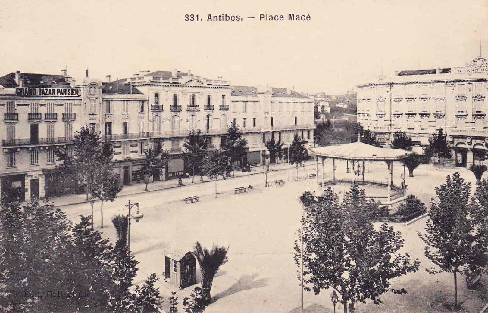 04-Place-Mace-avec-kiosque -compress
