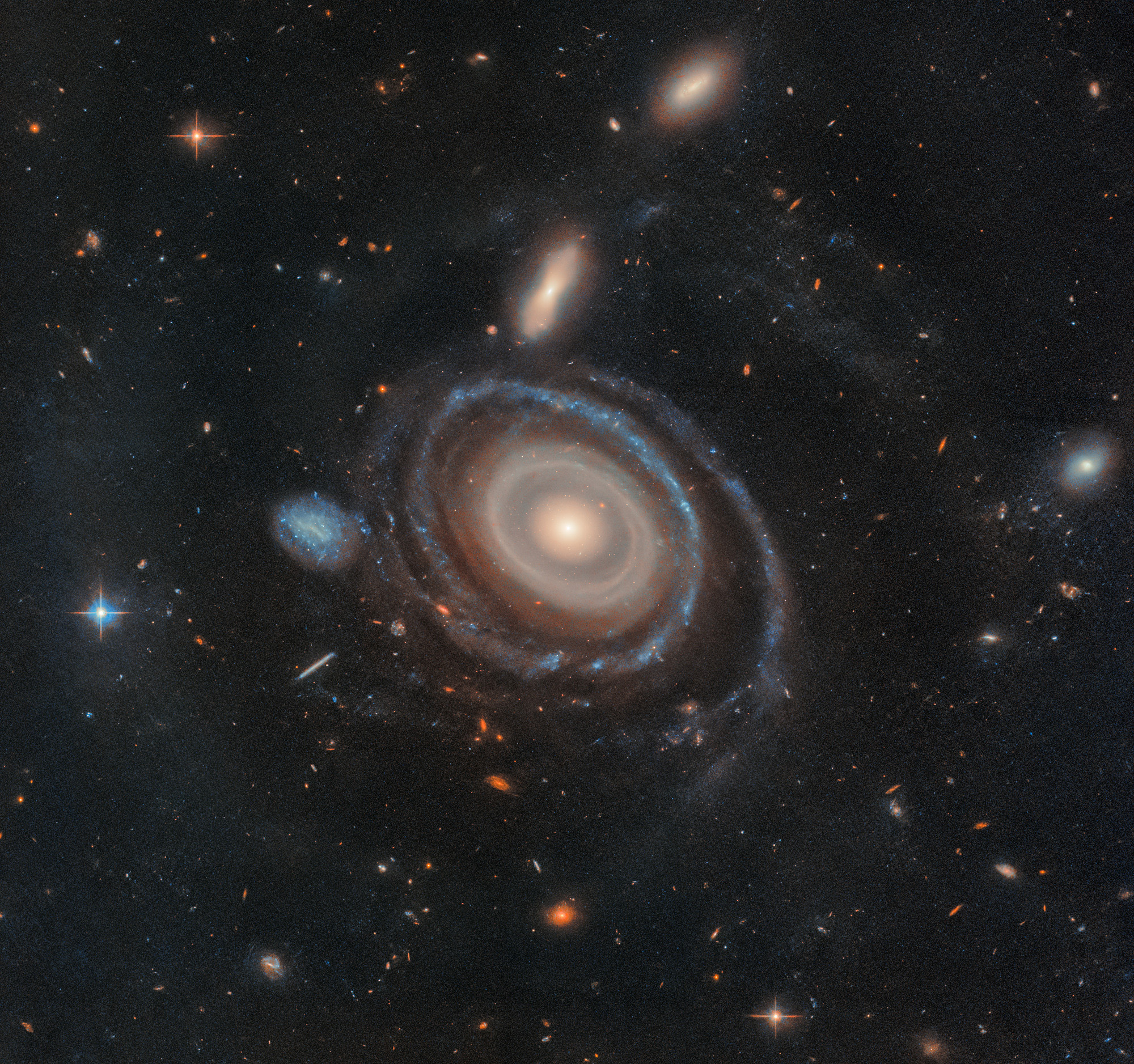 La-galaxie-de-l-il-de-Taureau-LEDA-1313424-a-9-anneaux