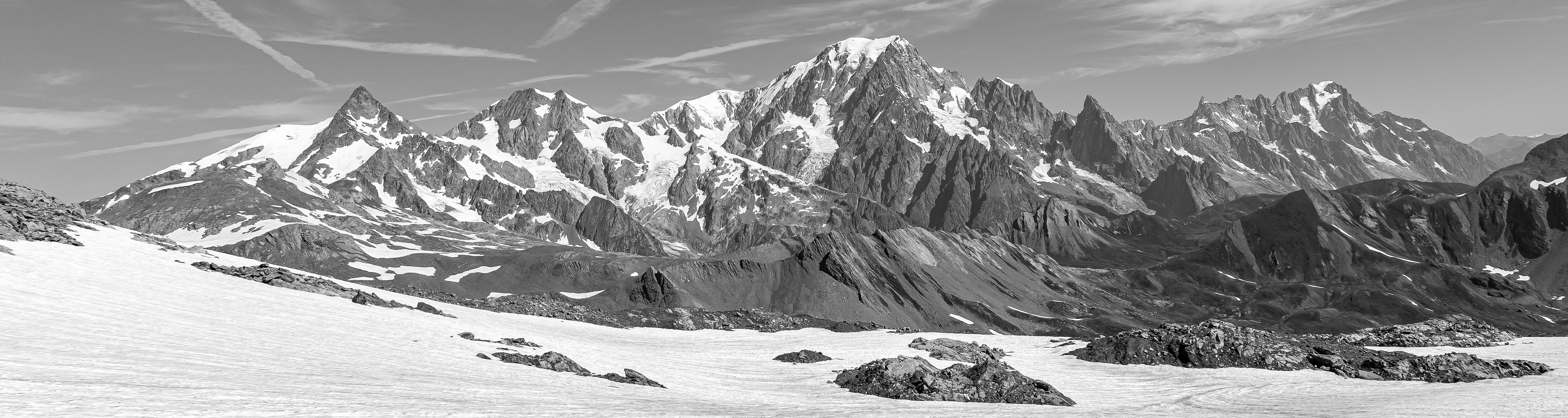 Panorama mont blanc du col des veys noir et blanc