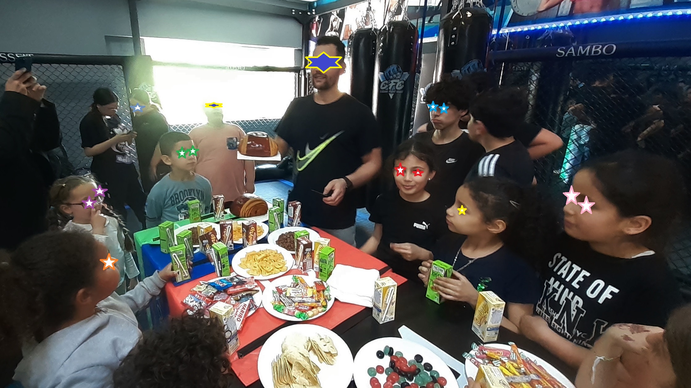 cadeau enfant anniversaire noel pas cher aix marseille toulon location salle animation boxe mma kids