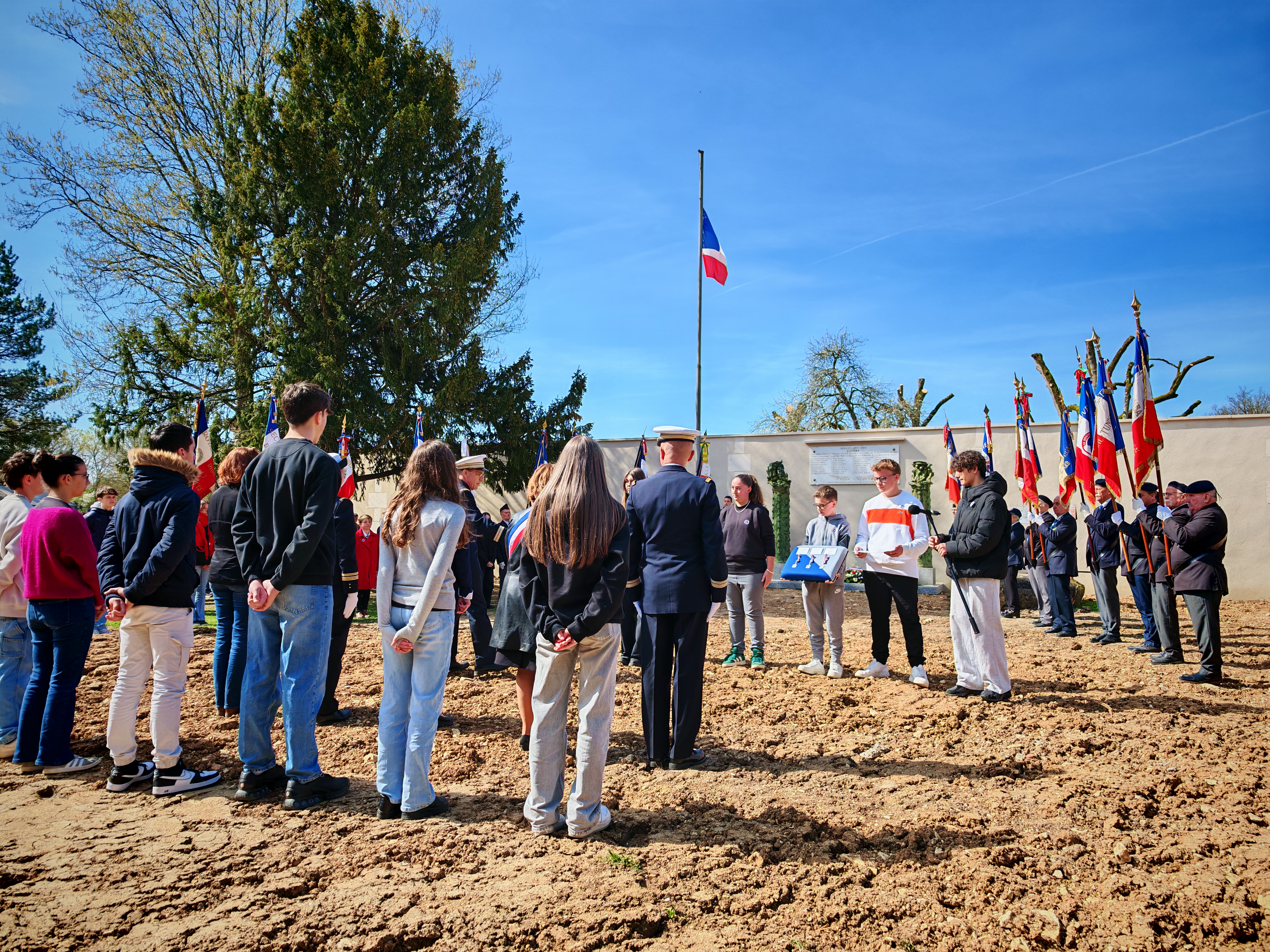 Les élèves du collège George Sand rendent hommage aux victimes des Puits de Guerry