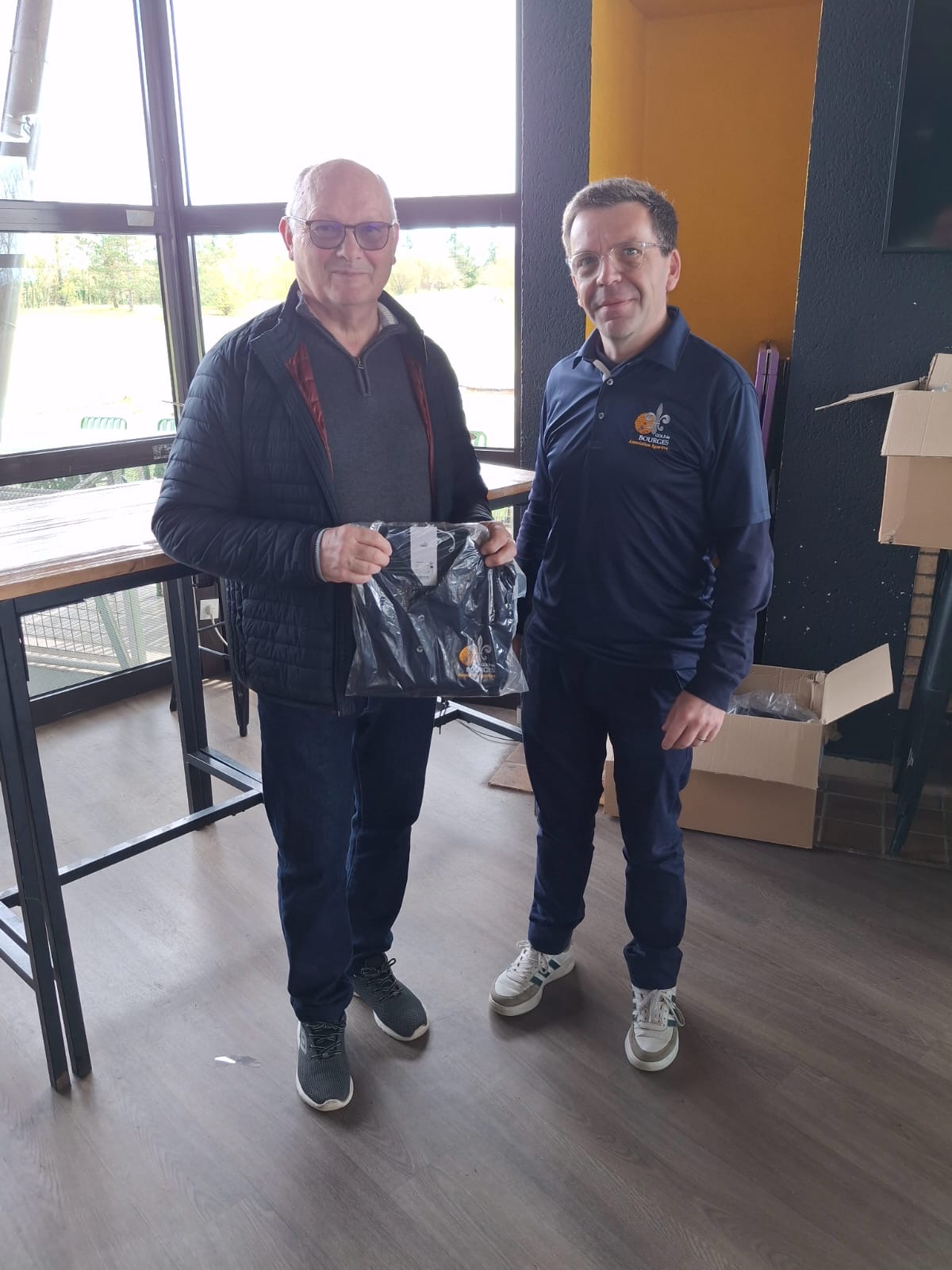 Début de distribution des polos