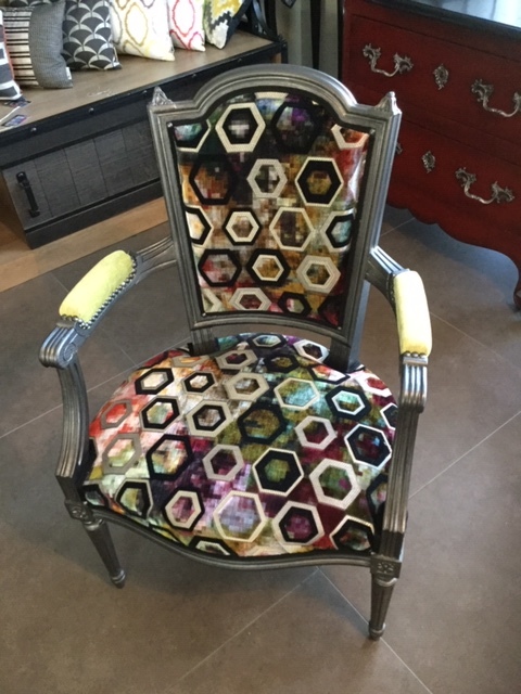 Refection restauration relooking fauteuil meuble cabriolet dg 4 tapissier decorateur bordeaux saint medard en jalles atelier les renaissances