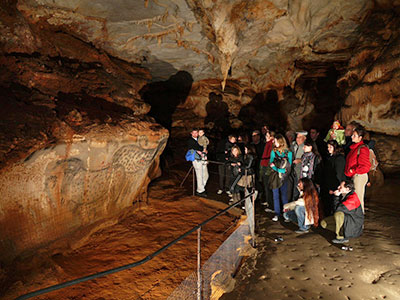 Grotte-pechmerle-visite-guidee-groupe