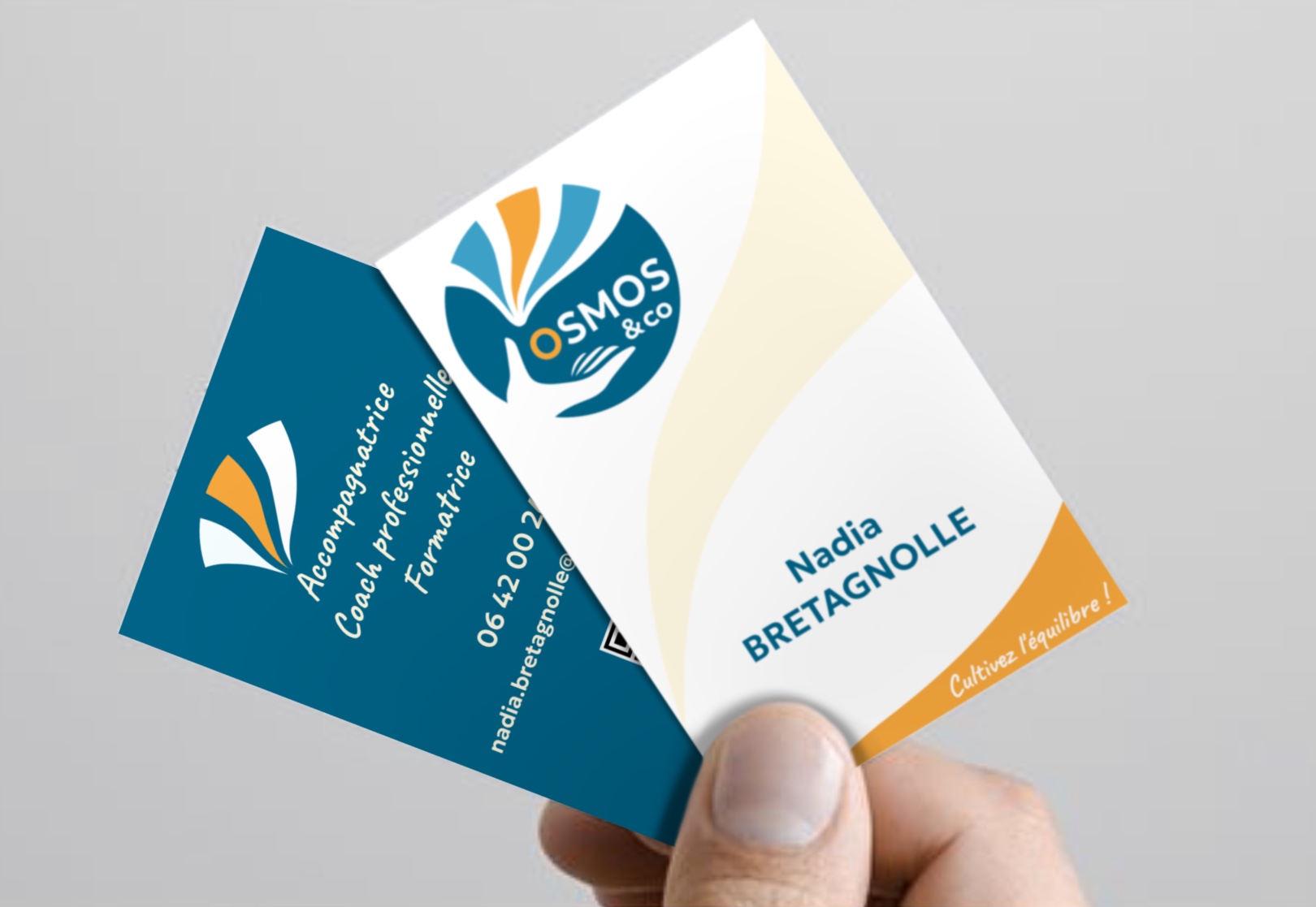 Mock-up de cartes de visite pour Osmos&Co, d'après une identité visuelle créée par Camille F créations