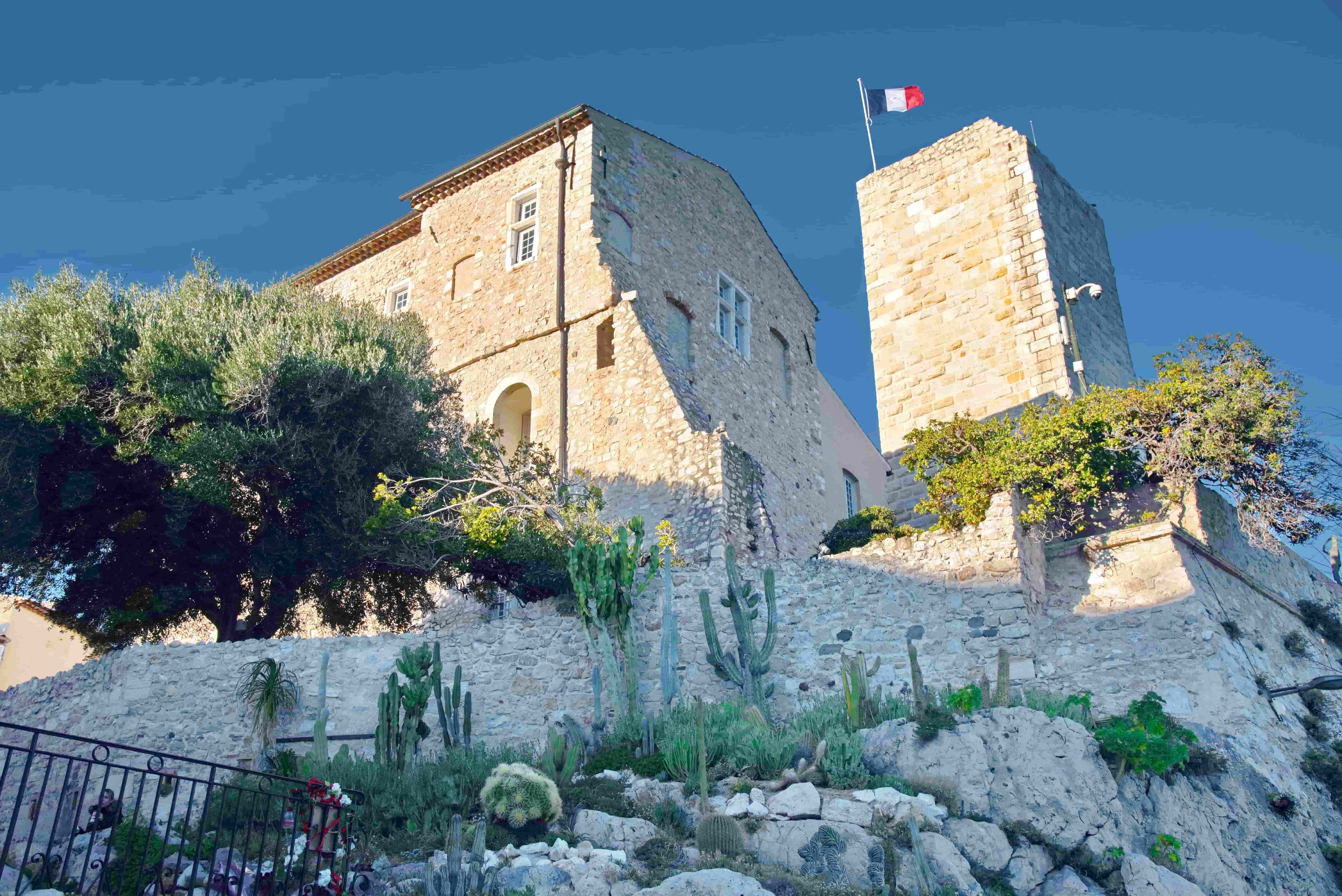 11-Chateau-Grimaldi compress
