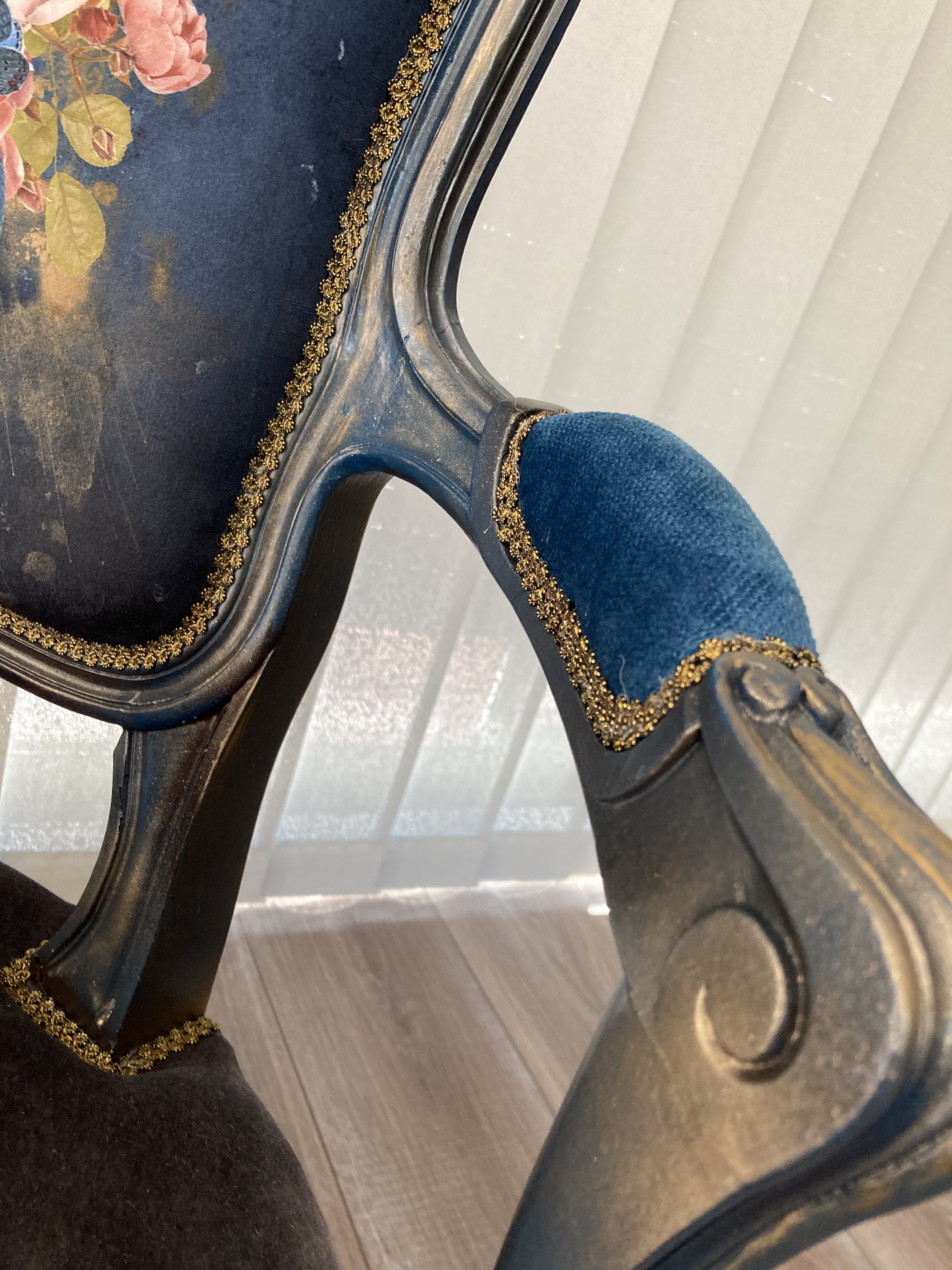 Img 0238refection fauteuil cabriolet tapissier decorateur bordeaux saint medard en jalles merignac castelnau de medoc eysines le taillan medoc le bouscat le haillan atelier les renaissances le pian medoc