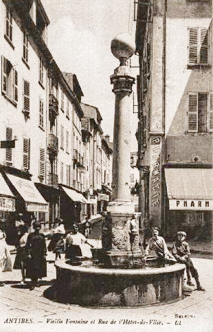 Misericorde-Vieille-Fontaine-et-Rue-de-l-Hotel-de-Ville