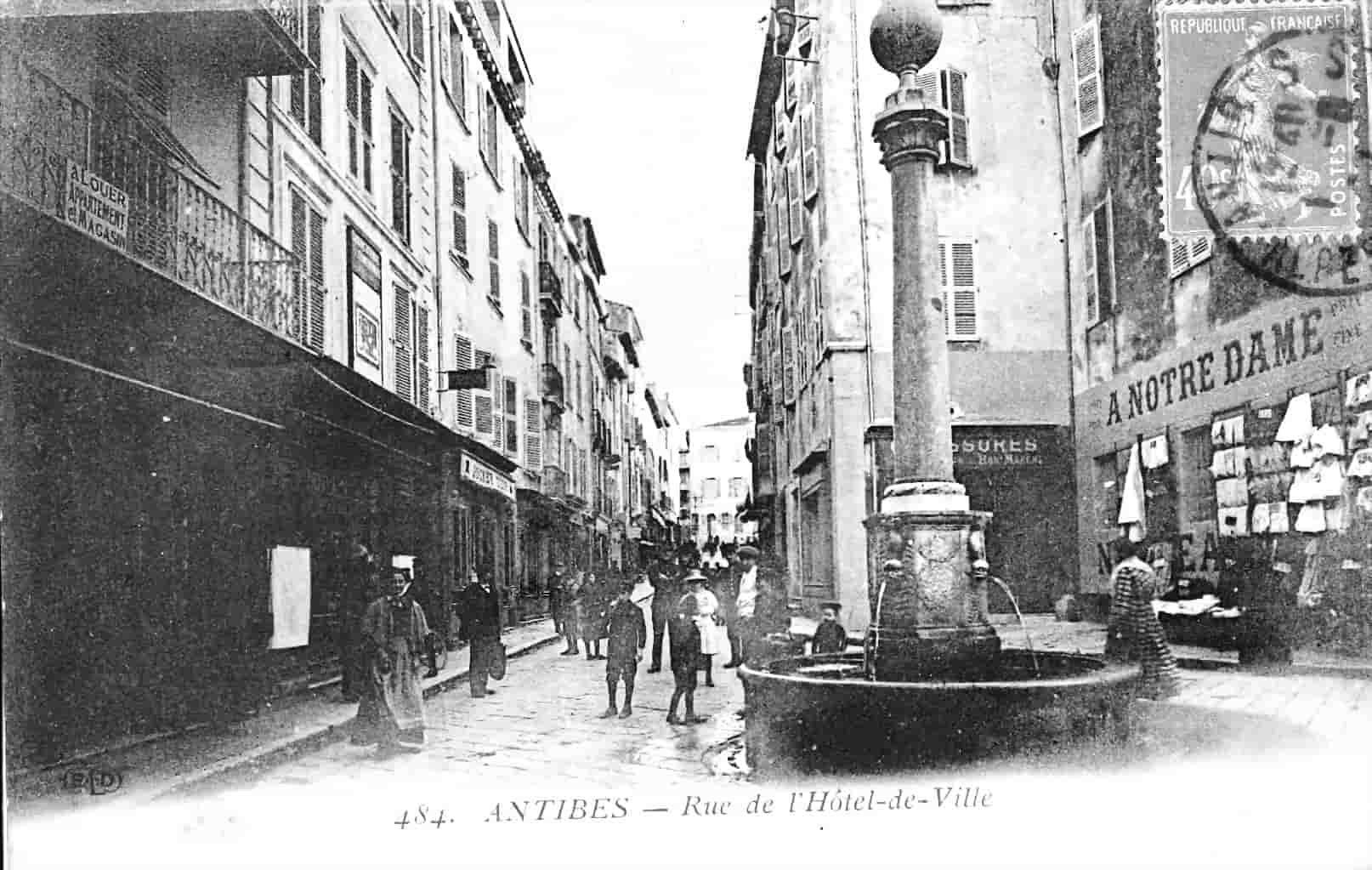 Misericorde-Rue-de-l-hotel-de-ville-