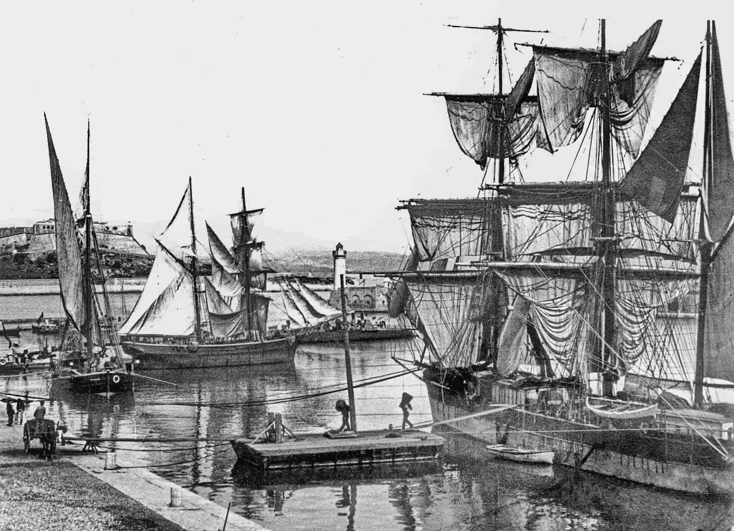 Freecompress-Port-et-voiliers