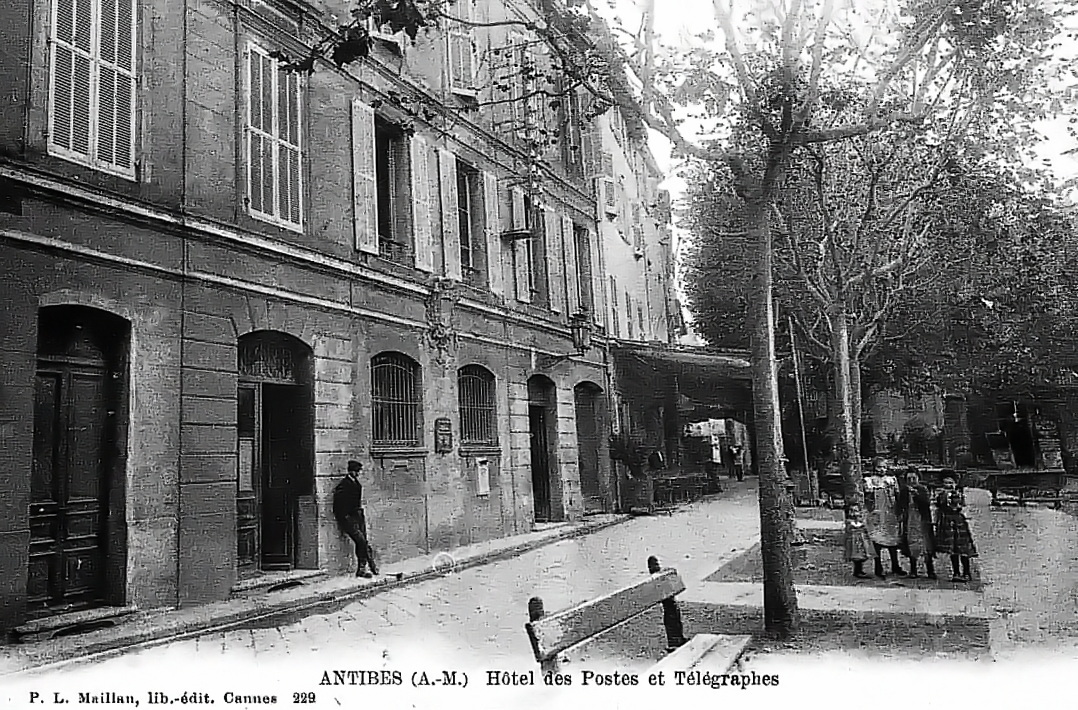 8a-Place-Nationale-Hotel-des-postes