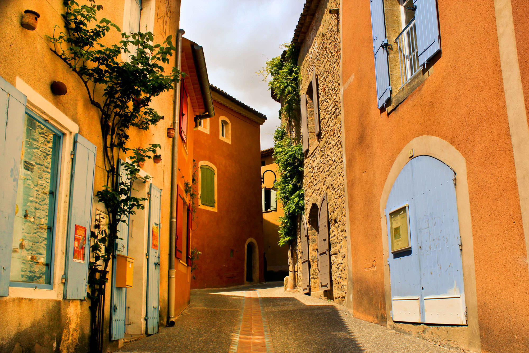 Saint quentin la poterie village