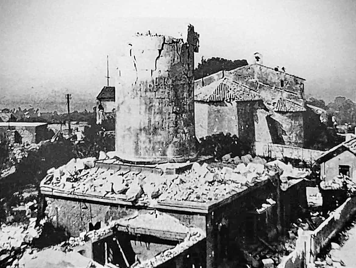 Phare-Garoupe-detruit-1944 freecompress-