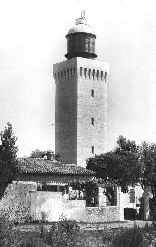 Phare-Le-Phare-de-la-Garoupe-Real-photo-