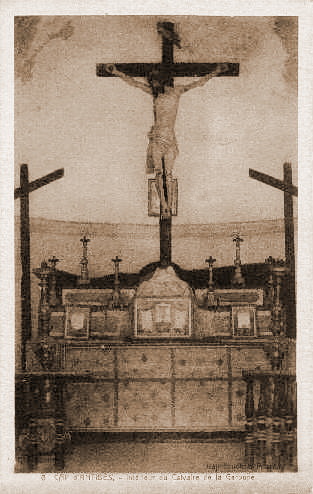 Calvaire-Interieur-du-Calvaire-de-la-Garoupe