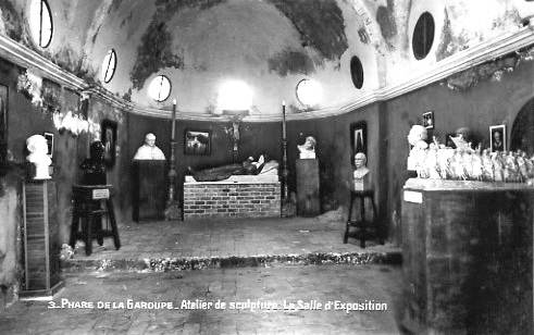 Calvaire-Chapelle-Atelier-de-sculpture-La-salle-d-exposition