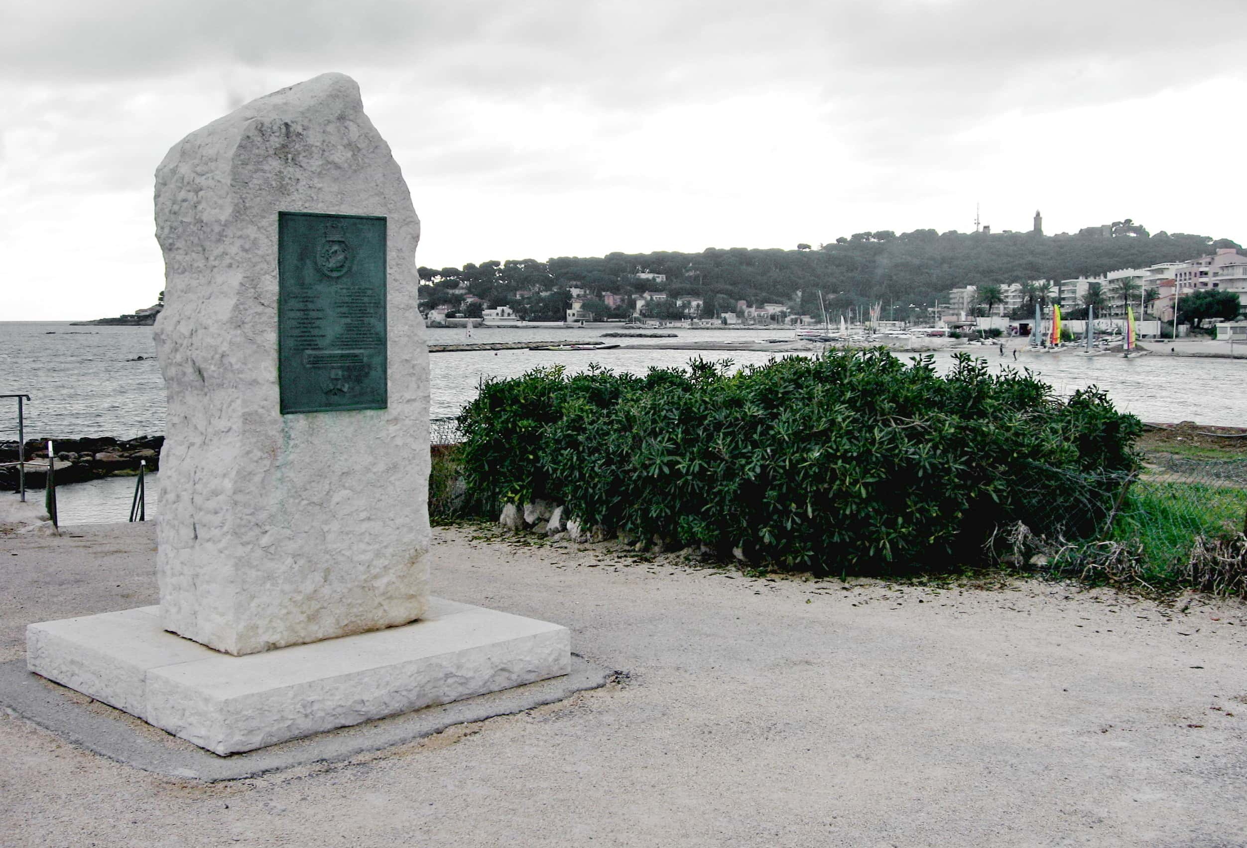 2-ilet-unbroken stele