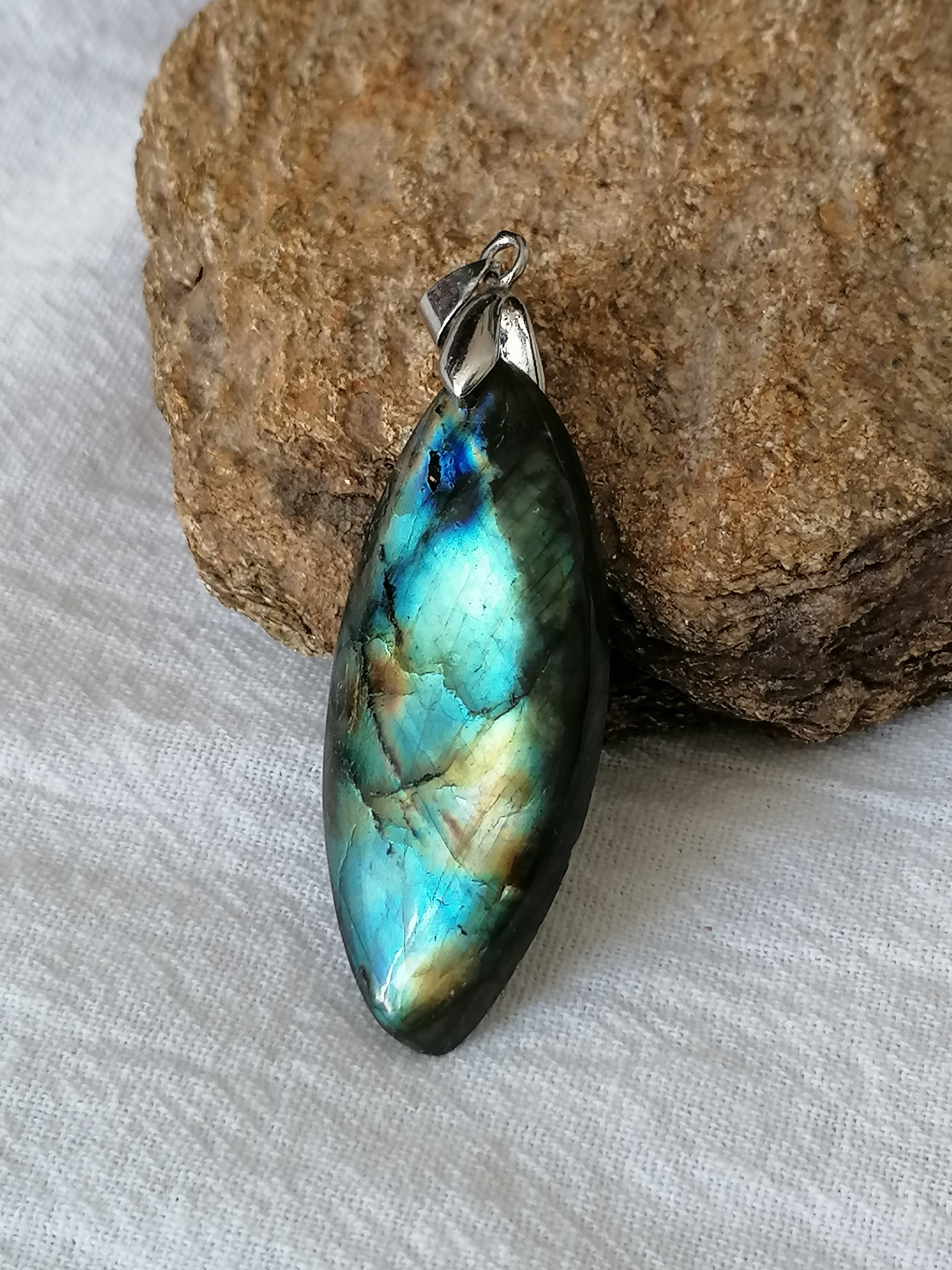 pendentaif lapis lazuli - reflets bleu doré - madagascar