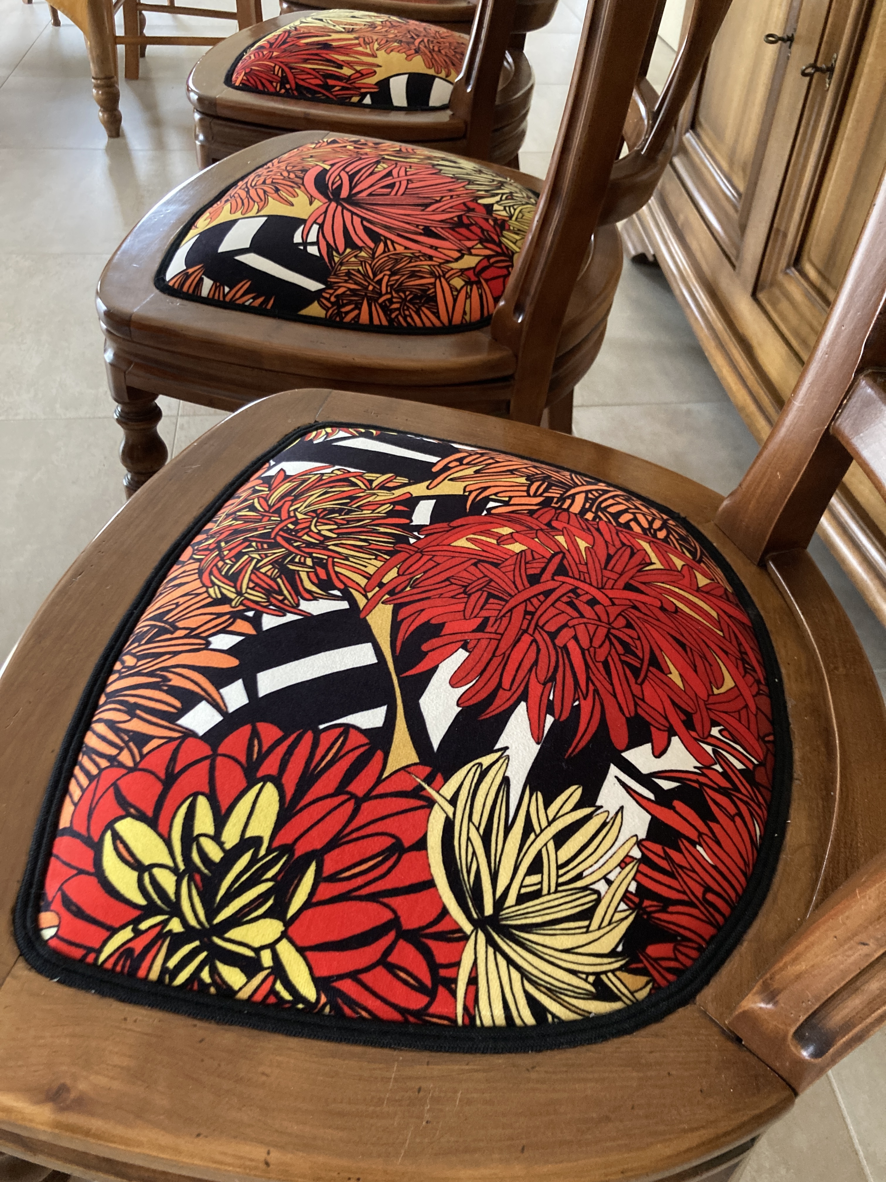 Restauration cannage tapissier decorateur relooking meuble atelier les renaissances refection fauteuil saint medard en jalles merignac saint aubin de medoc castelnau de medoc 