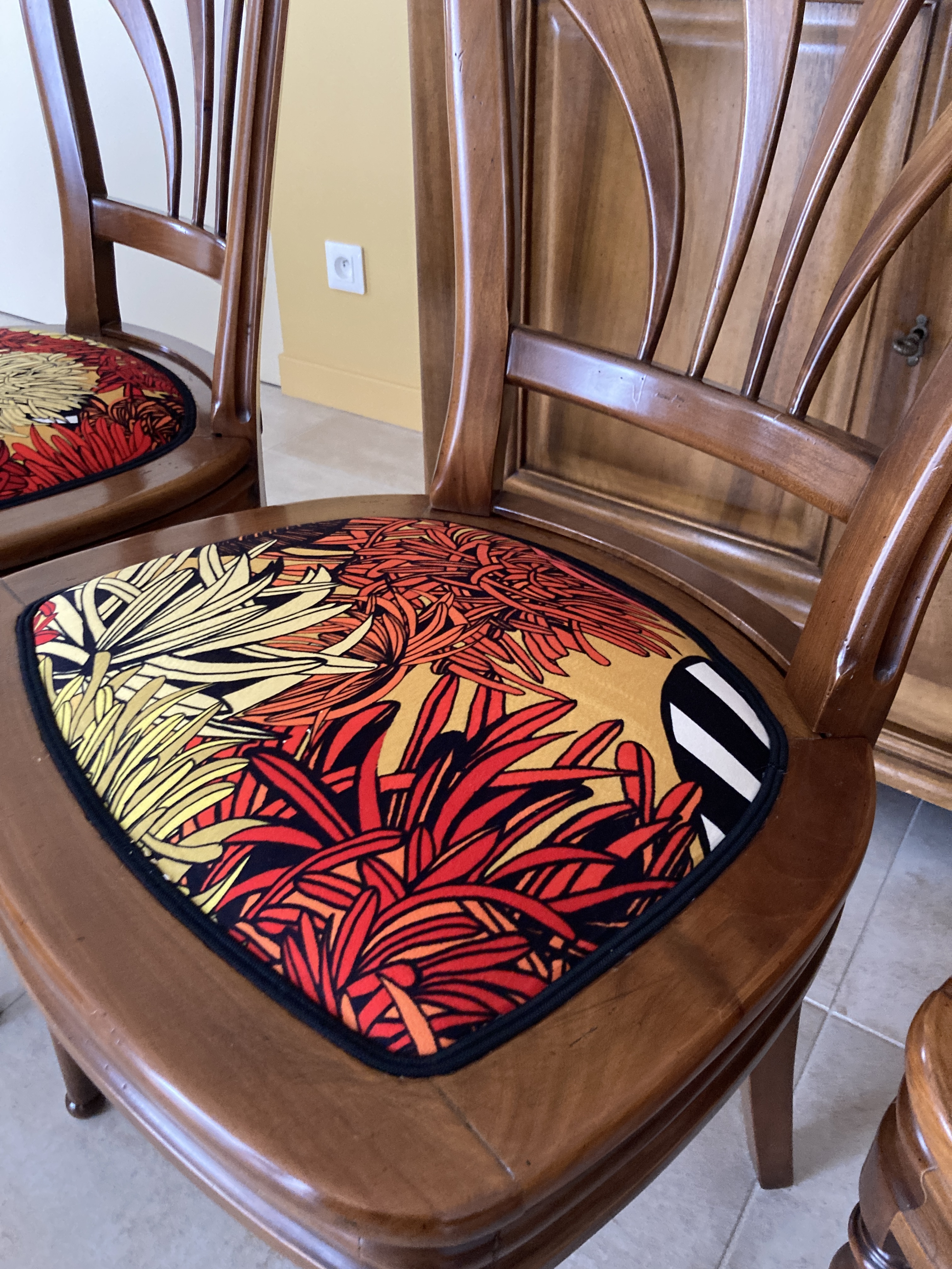 Restauration cannage tapissier decorateur relooking meuble atelier les renaissances refection fauteuil saint medard en jalles merignac saint aubin de medoc blanquefort eysines