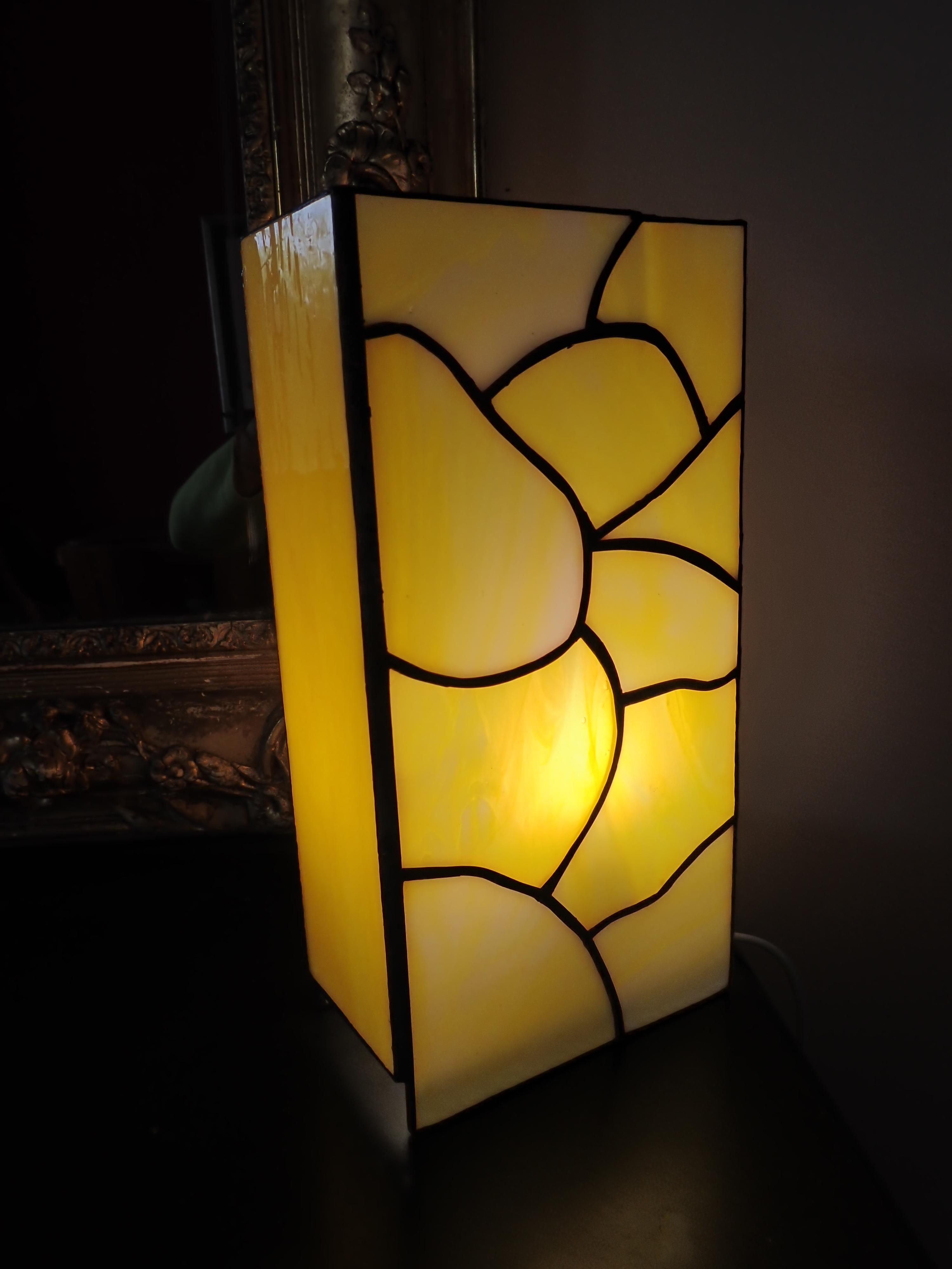 40 lampejaune la dame de verre montelimar france