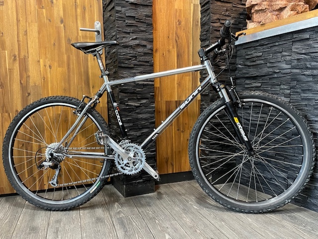 velo vtc/vtt SUNN acier chrome 26 pouces 24 vitesses taille de 1M60 a 1M80 prix 390 euro magnifique