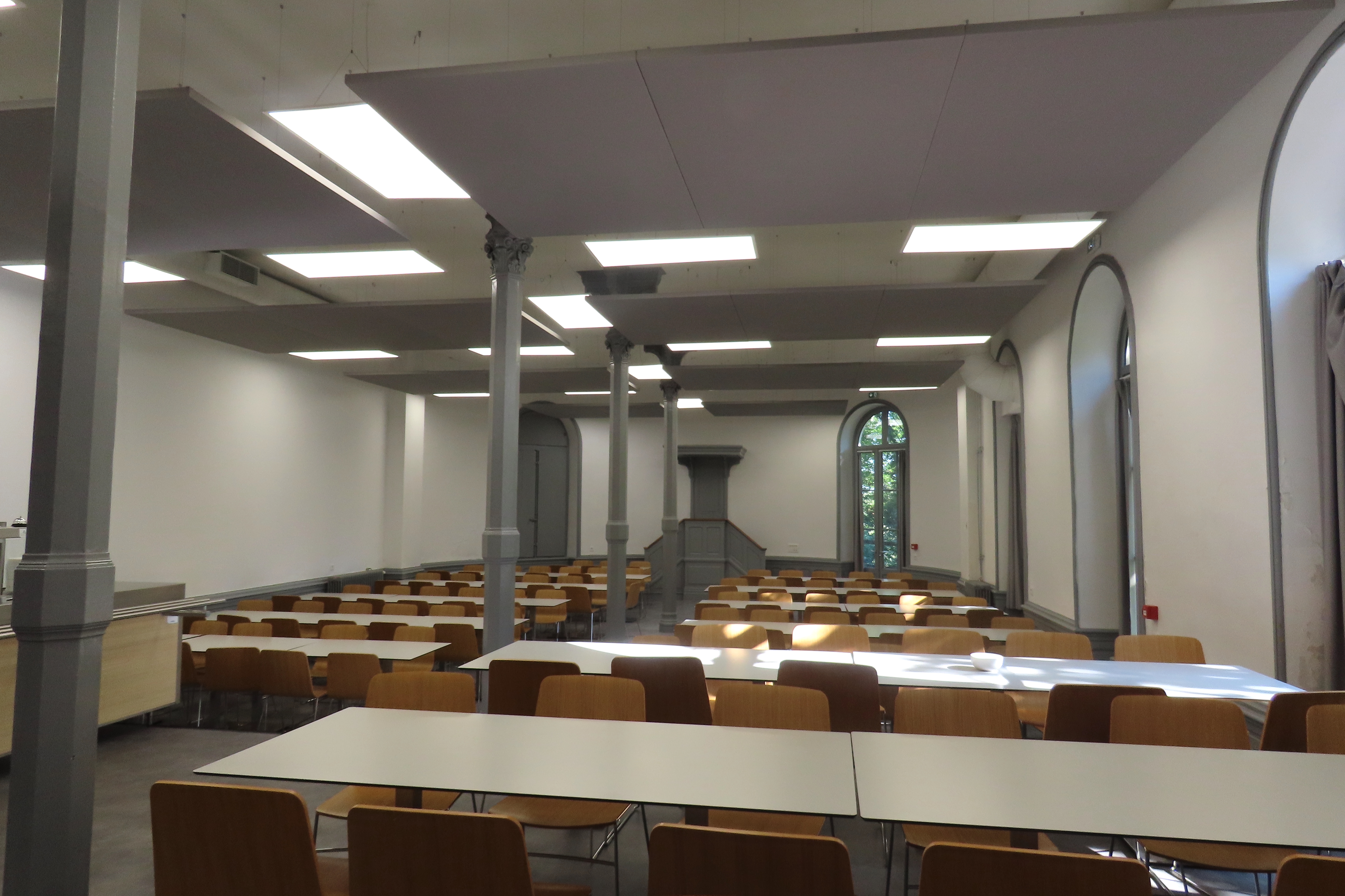 Grande-salle-de-restauration-avant