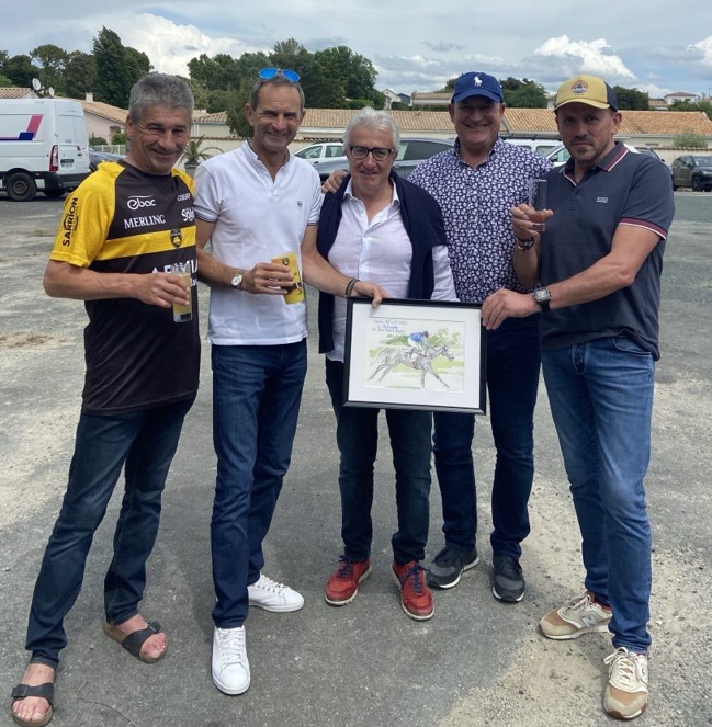 REMISE D'UN TROPHÉE A NOTRE ADHÉRENT JEAN-MICHEL BAZIRE