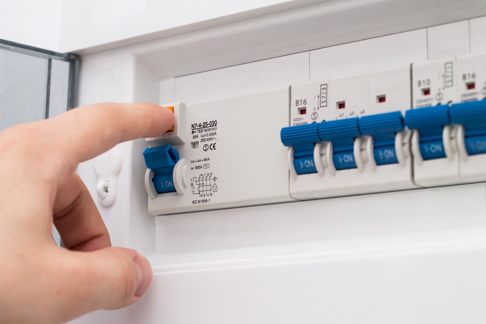 Installer-un-disjoncteur-la-methode-etape-par-etape