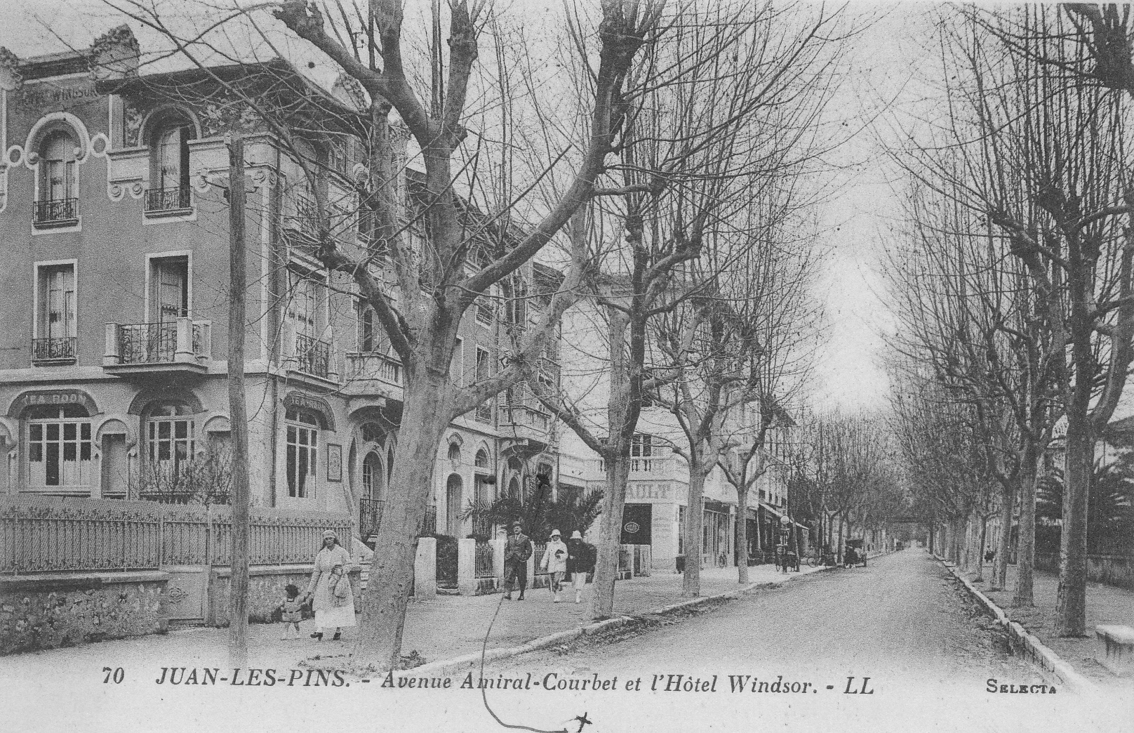 Courbet-Avenue-Amiral-Courbet-et-l-hotel-Windsor